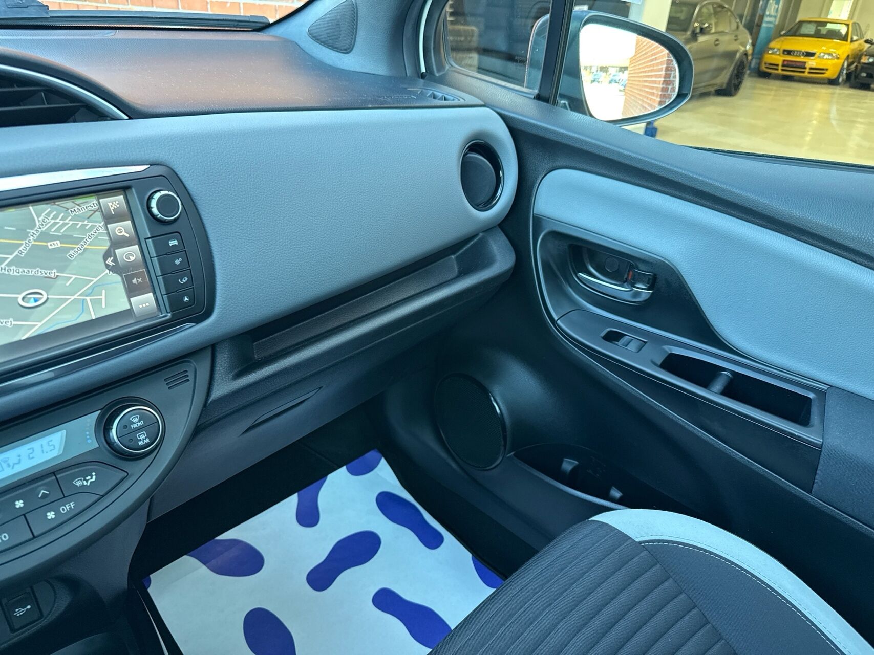 Billede af Toyota Yaris 1,5 Hybrid Pure Safety Sense E-CVT 100HK 5d Trinl. Gear