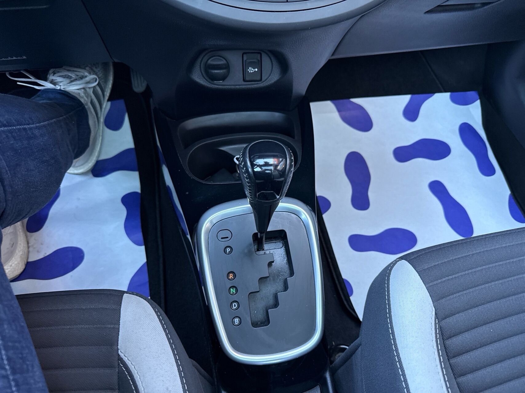 Billede af Toyota Yaris 1,5 Hybrid Pure Safety Sense E-CVT 100HK 5d Trinl. Gear