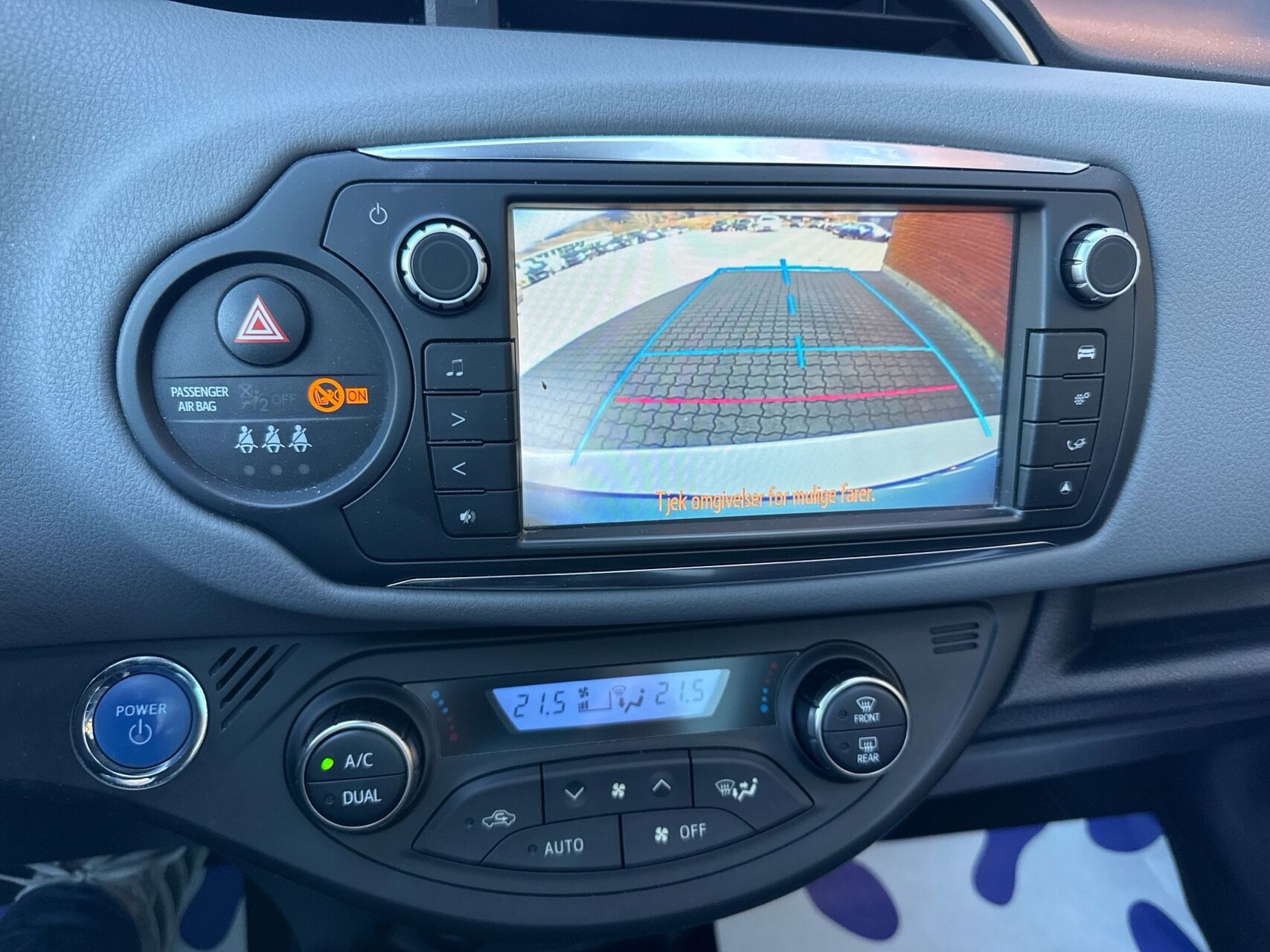 Billede af Toyota Yaris 1,5 Hybrid Pure Safety Sense E-CVT 100HK 5d Trinl. Gear