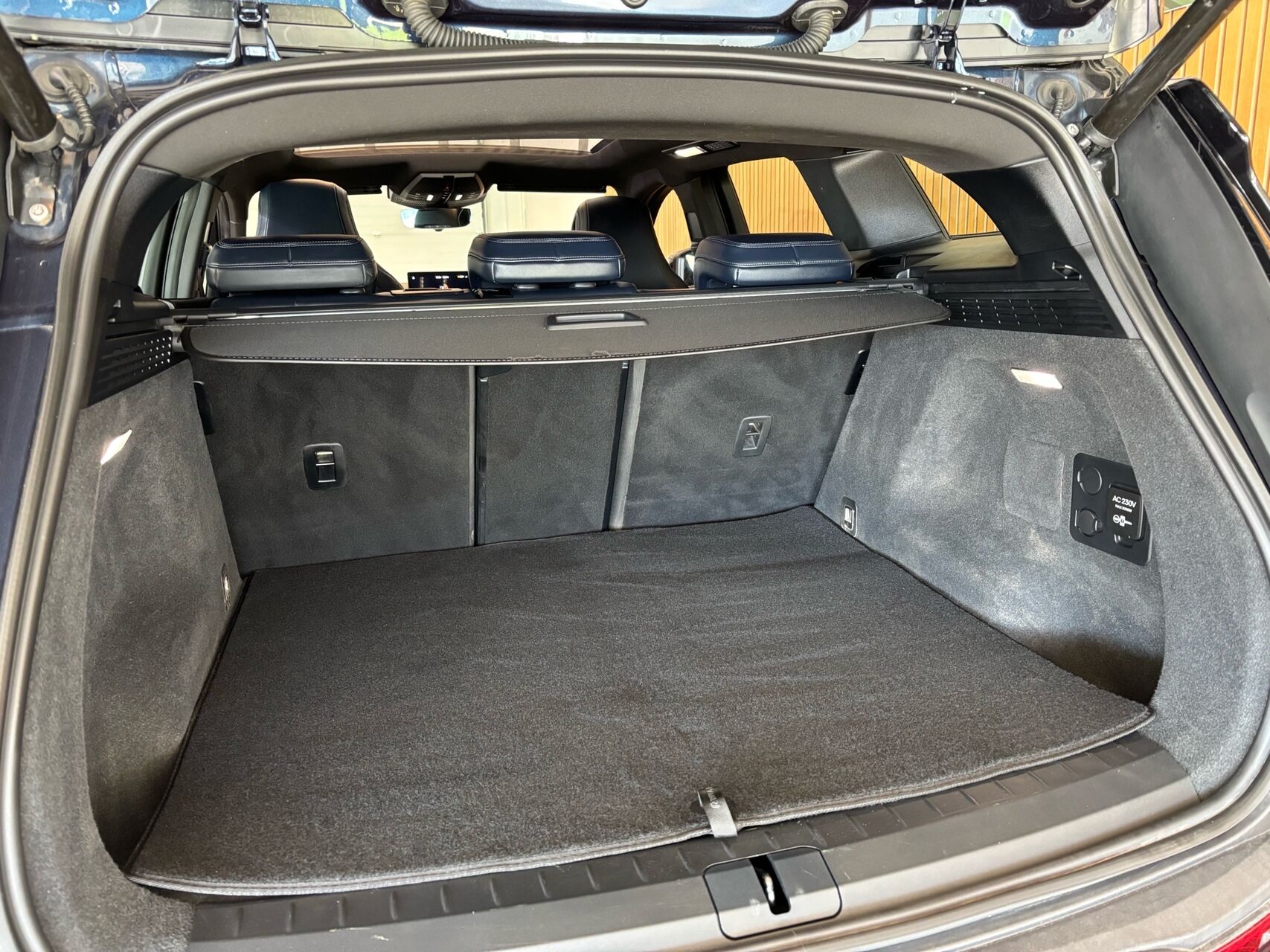 Billede af Fisker Ocean EL One 4x4 557HK 5d Aut.