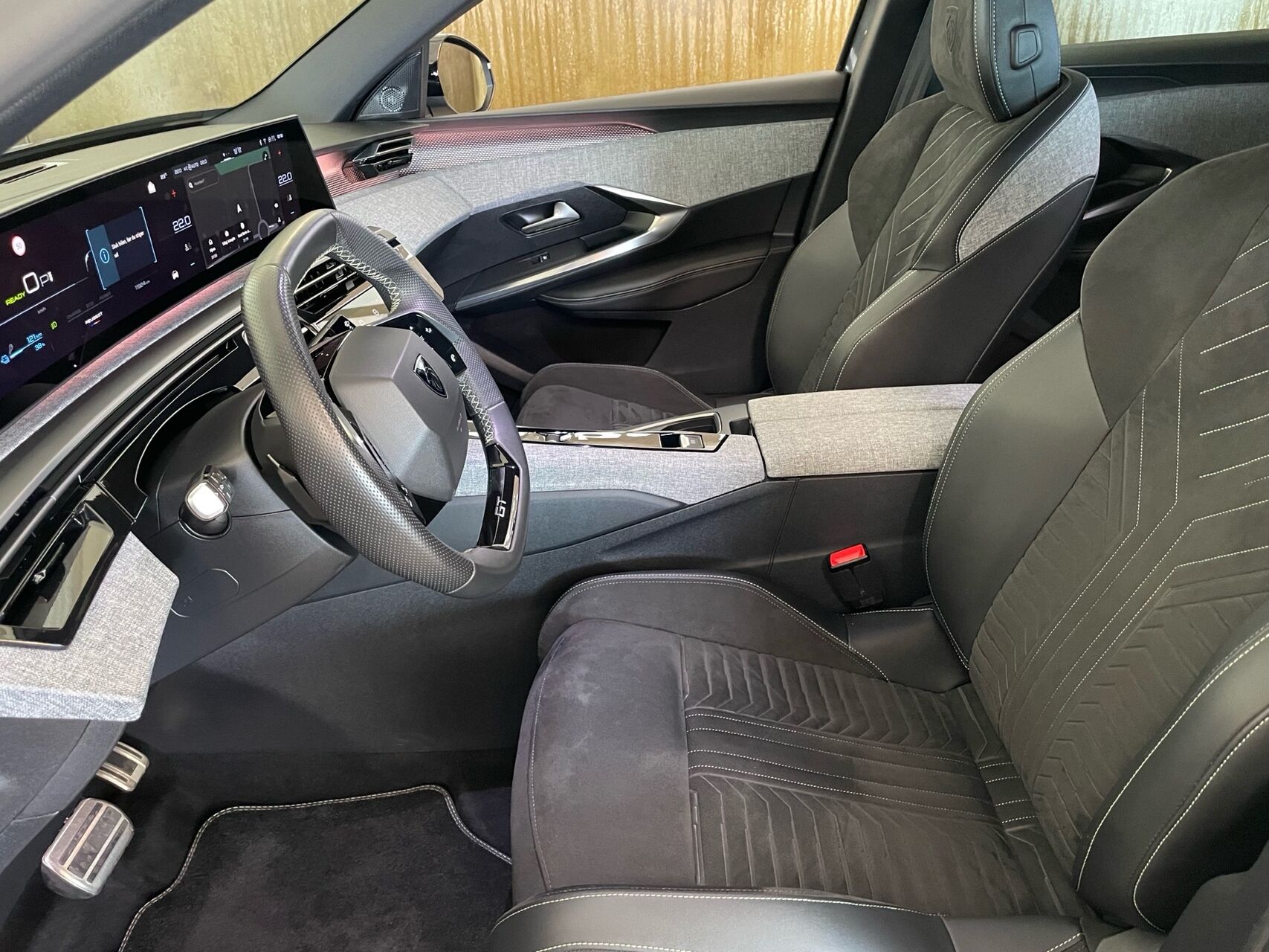 Billede af Peugeot e-3008 EL GT 210HK 5d Aut.