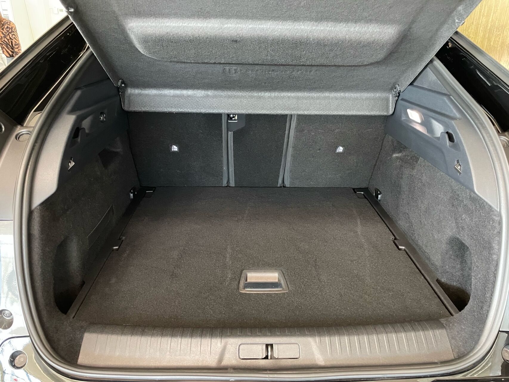 Billede af Peugeot e-3008 EL GT 210HK 5d Aut.