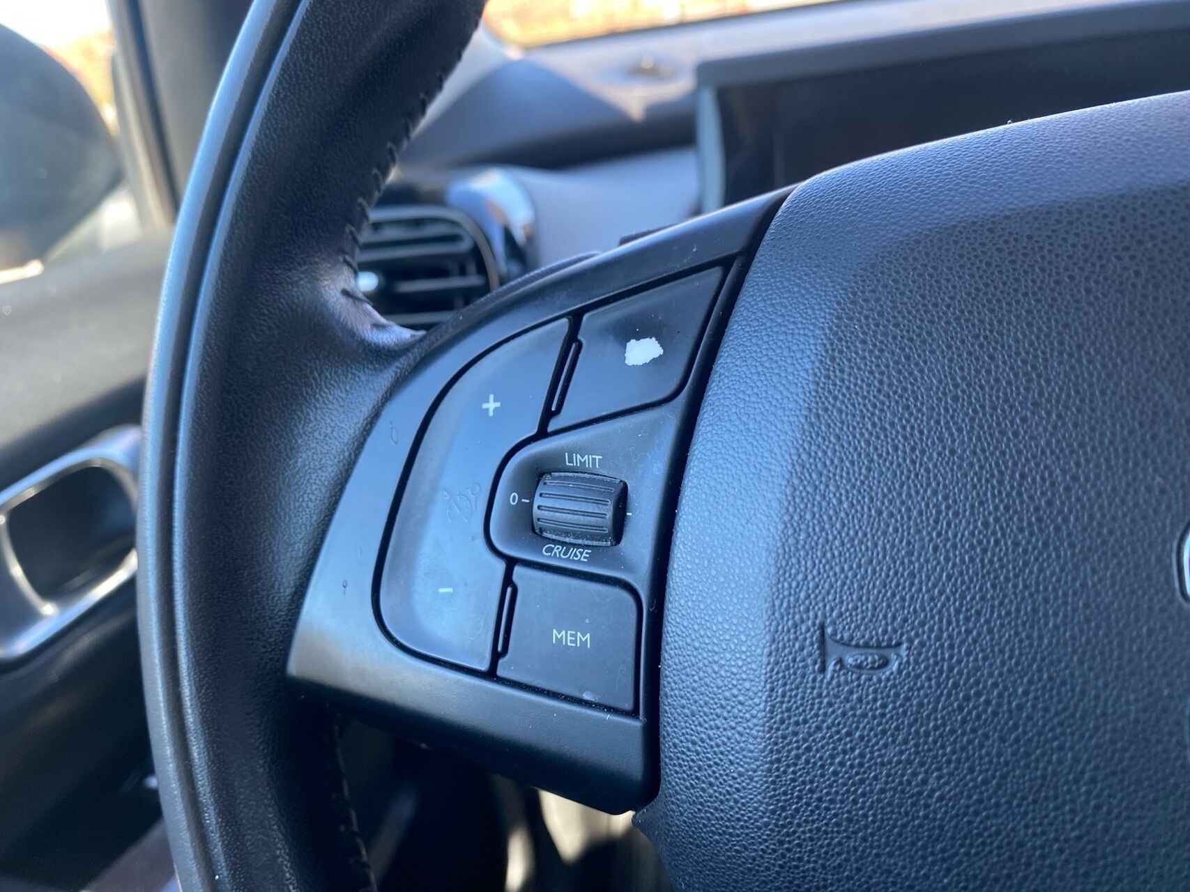 Billede af Citroën C4 Cactus 1,6 Blue HDi Iconic start/stop 100HK 5d