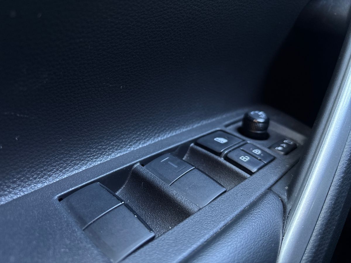 Billede af Toyota Corolla Cross 2,0 Hybrid Style Comfort E-CVT 197HK 5d Aut.