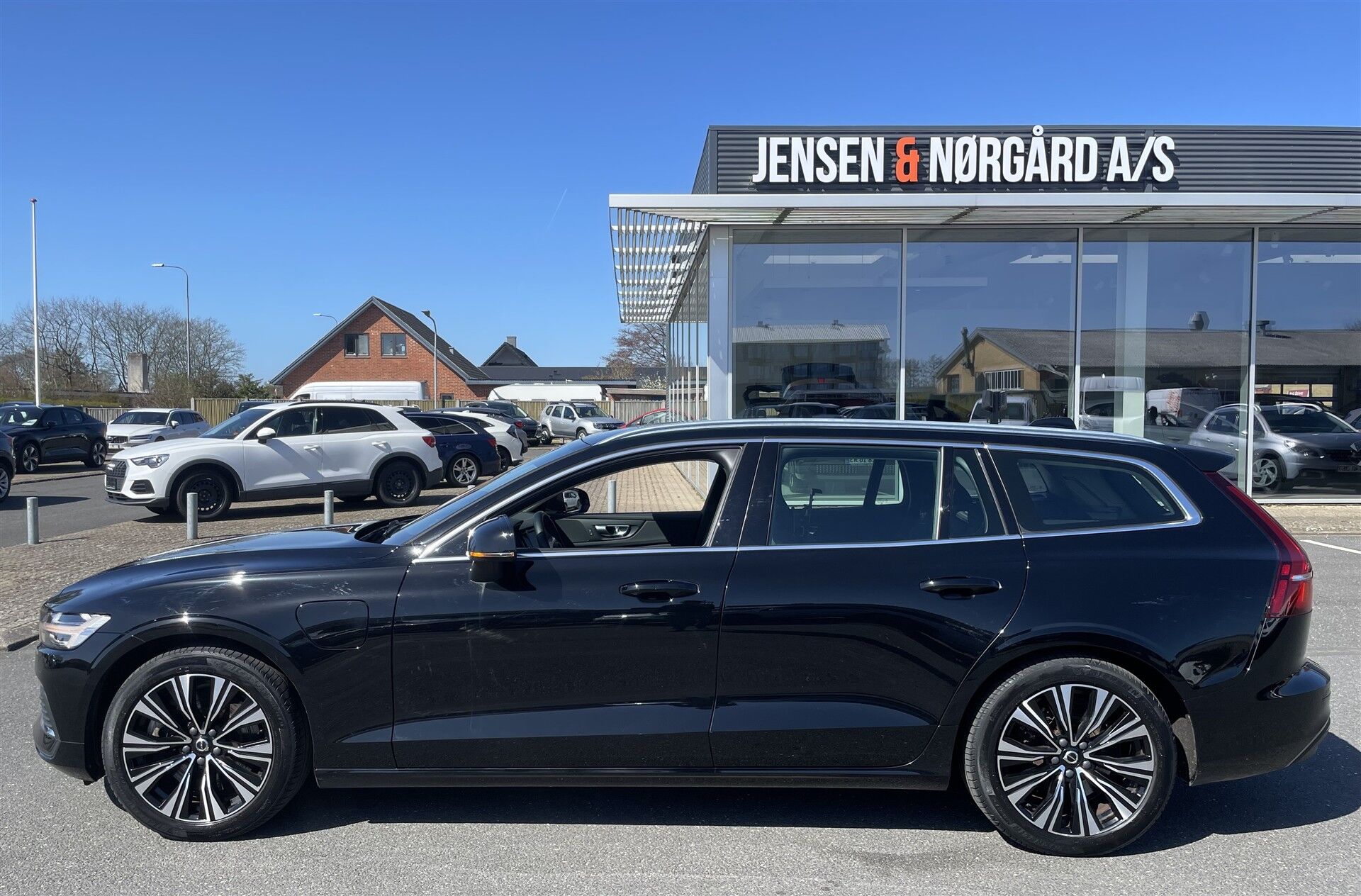 Billede af Volvo V60 2,0 T6 Recharge  Plugin-hybrid Core AWD 350HK Stc 8g Aut.