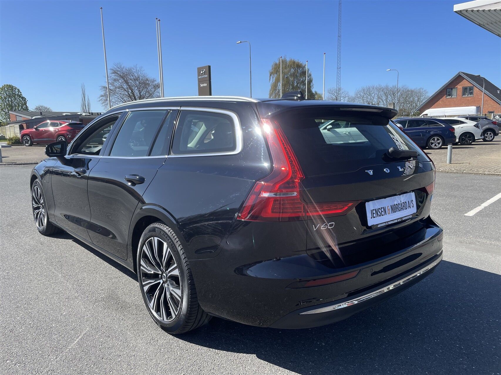 Billede af Volvo V60 2,0 T6 Recharge  Plugin-hybrid Core AWD 350HK Stc 8g Aut.