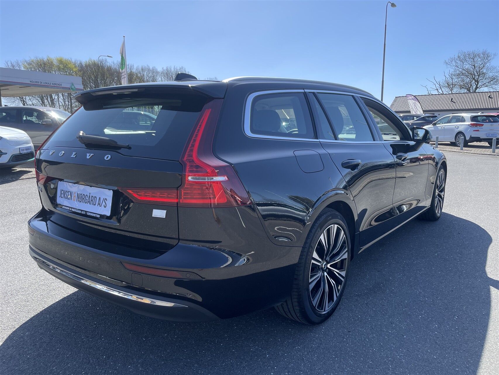 Billede af Volvo V60 2,0 T6 Recharge  Plugin-hybrid Core AWD 350HK Stc 8g Aut.