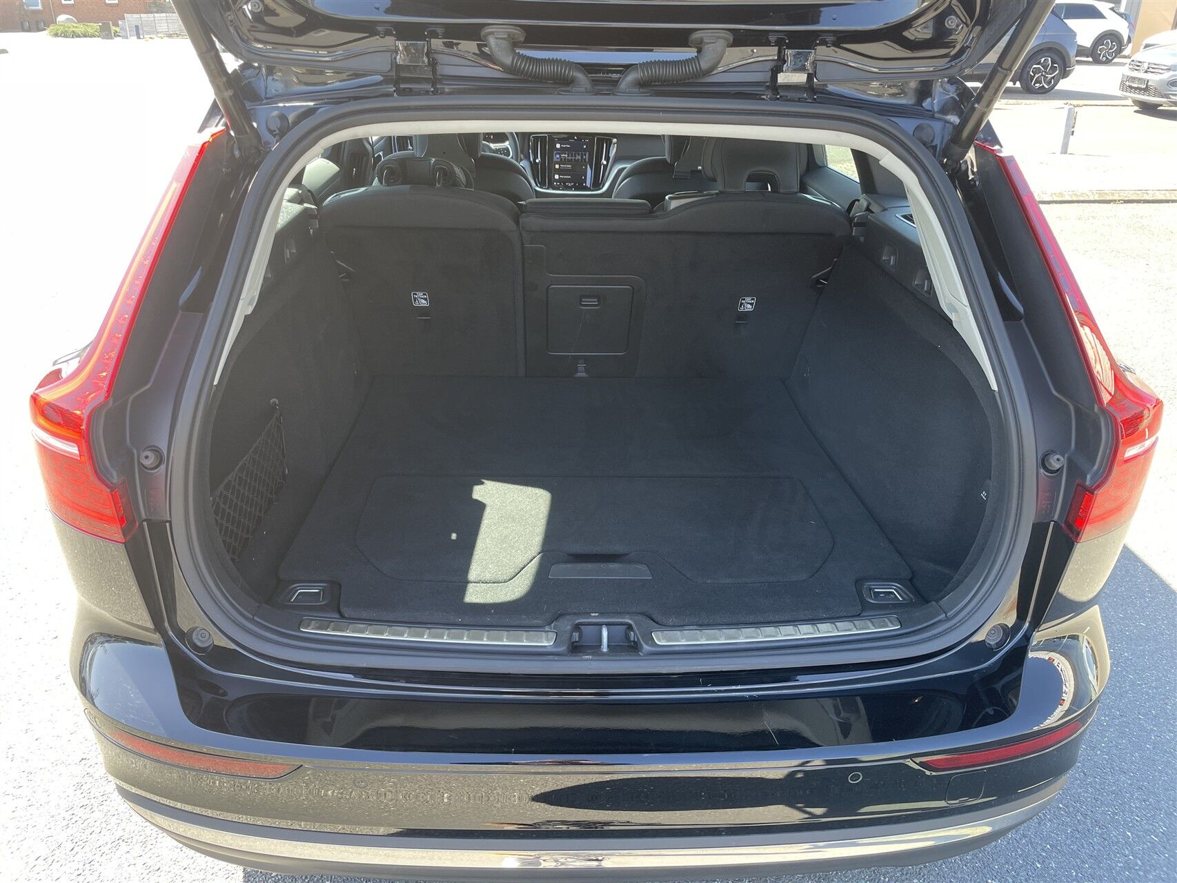 Billede af Volvo V60 2,0 T6 Recharge  Plugin-hybrid Core AWD 350HK Stc 8g Aut.