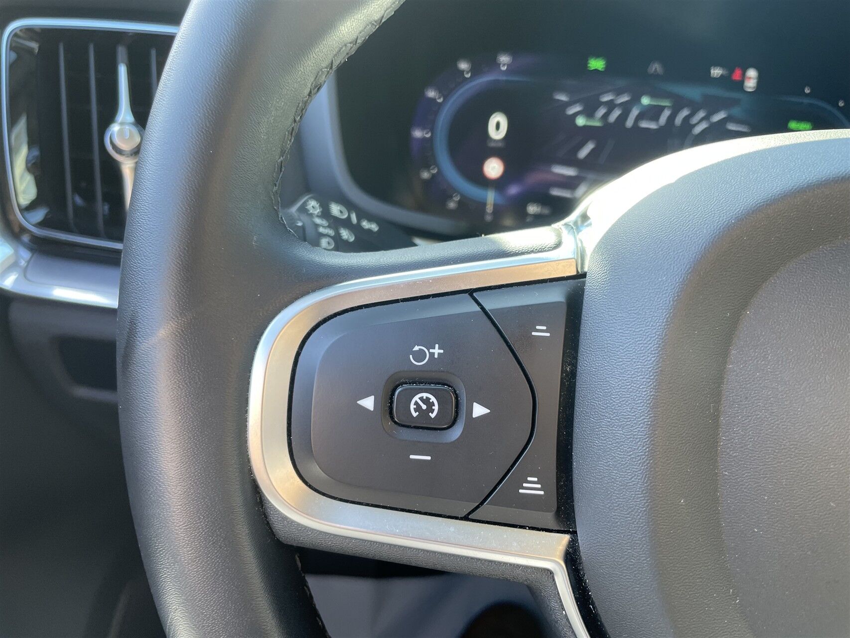 Billede af Volvo V60 2,0 T6 Recharge  Plugin-hybrid Core AWD 350HK Stc 8g Aut.