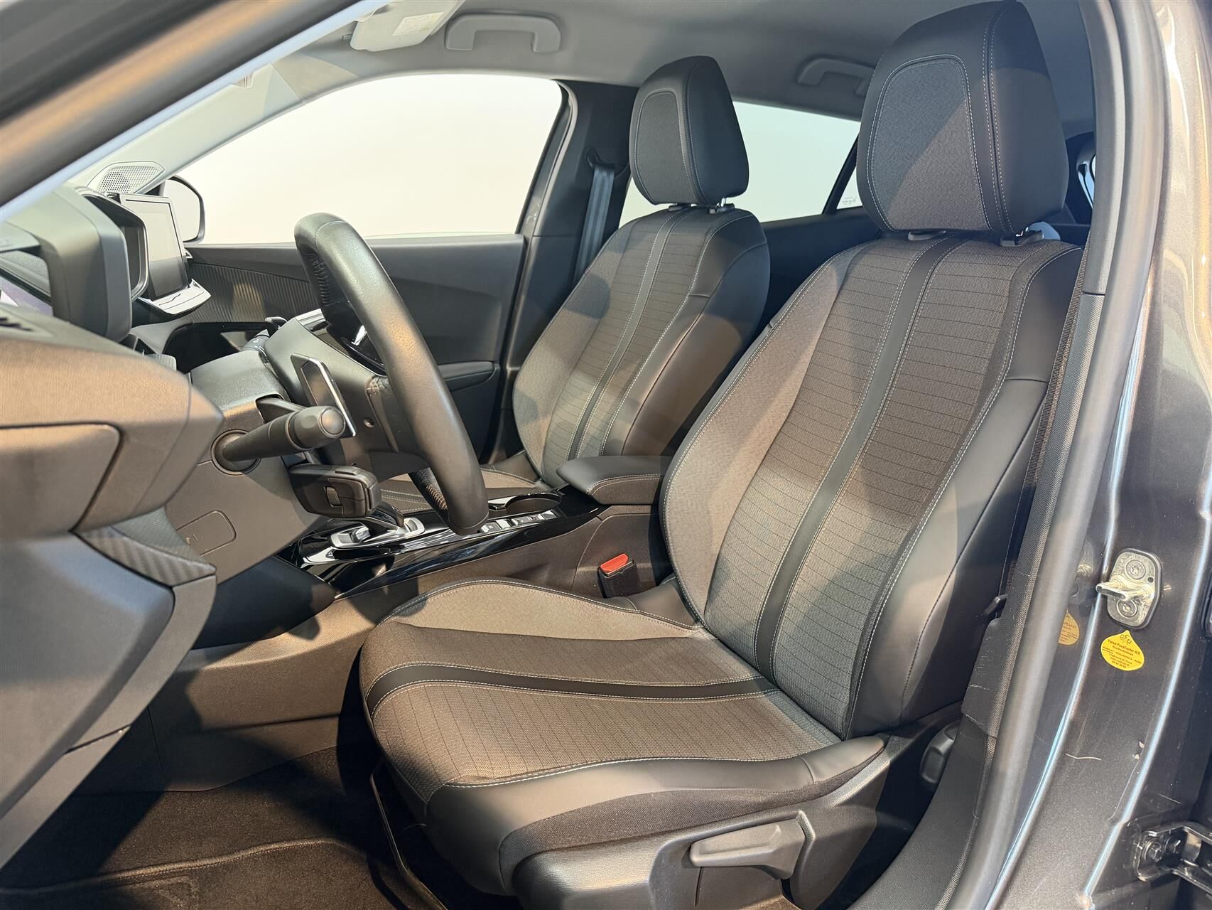 Billede af Peugeot 2008 1,2 PureTech Selection Tech EAT8 130HK 5d 8g Aut.