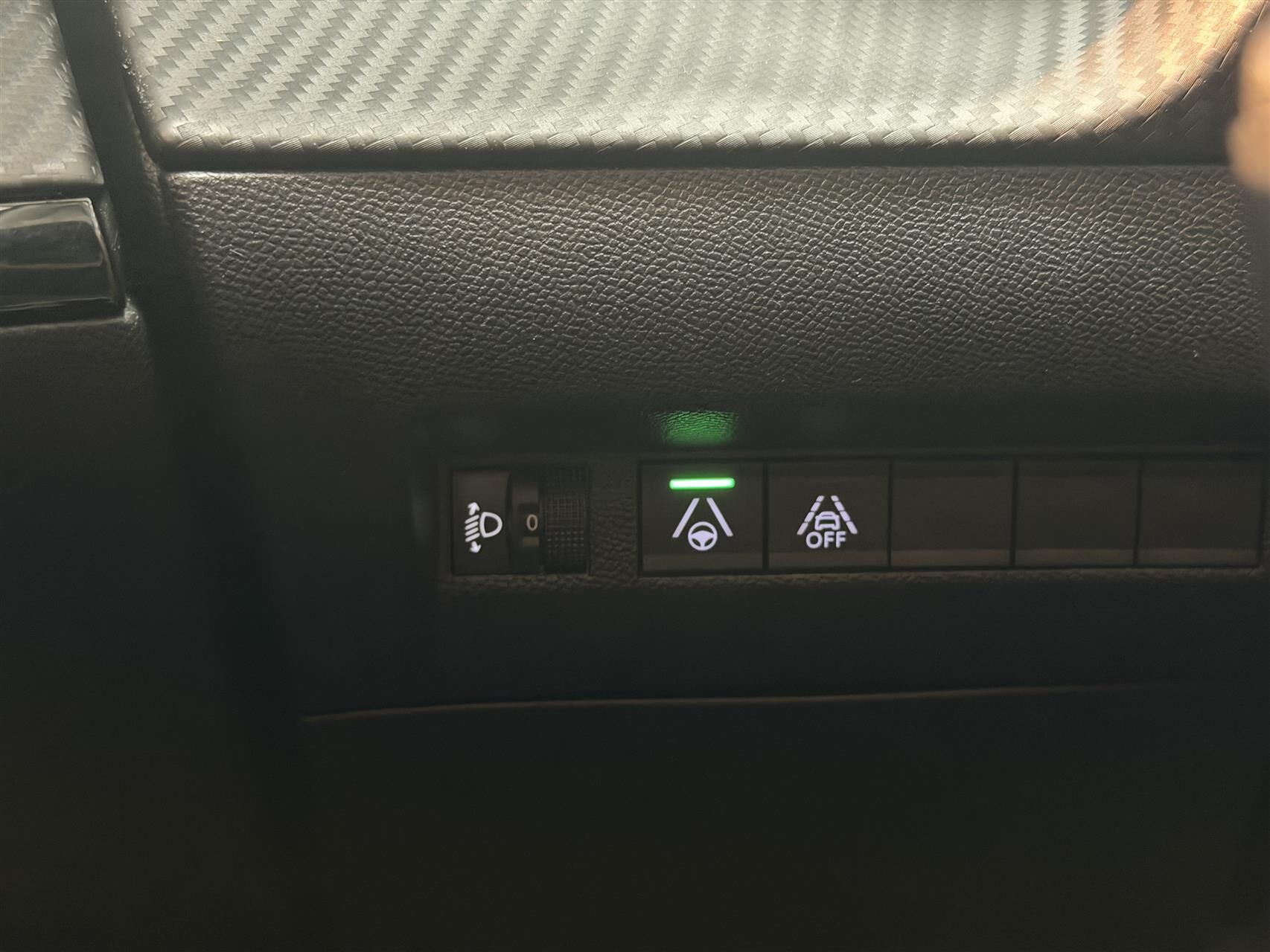 Billede af Peugeot 2008 1,2 PureTech Selection Tech EAT8 130HK 5d 8g Aut.