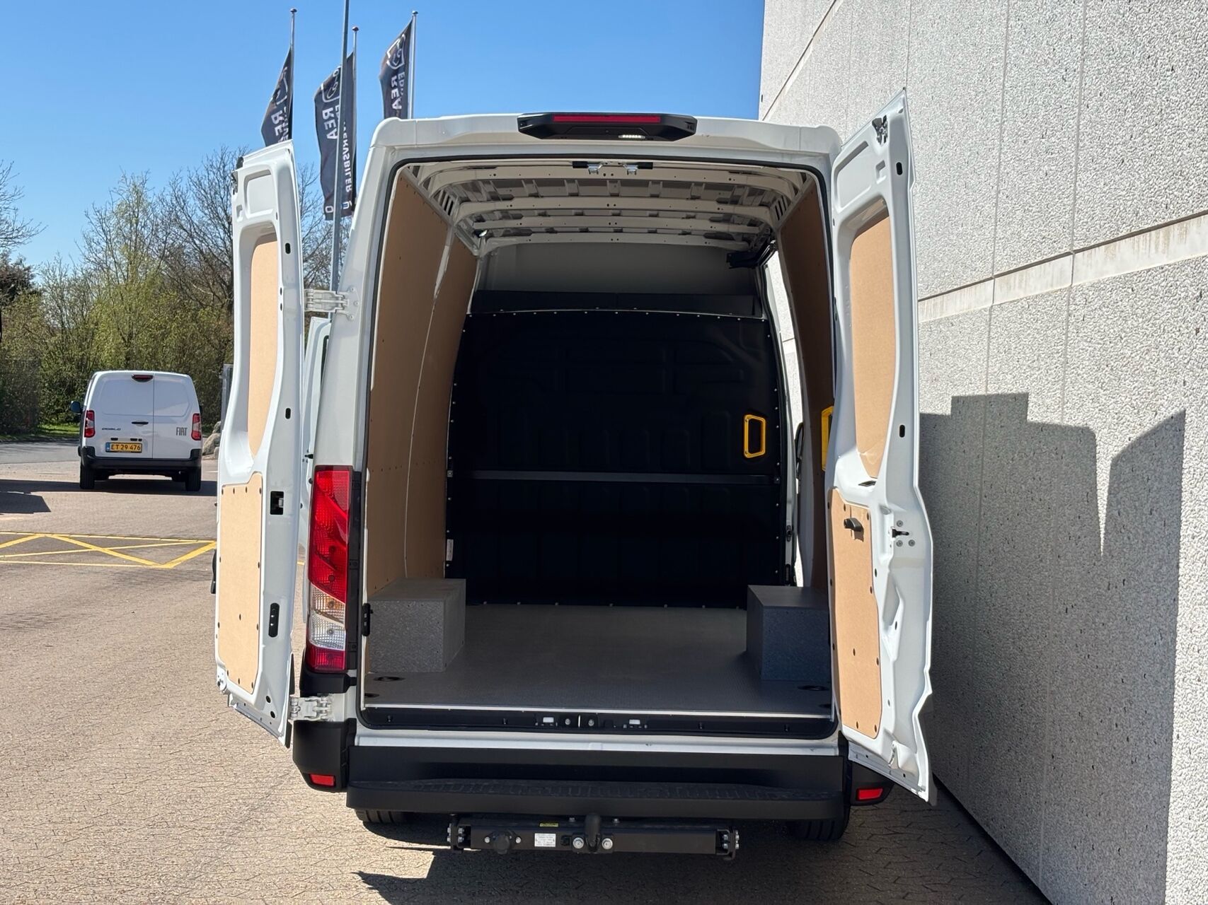 Billede af Iveco Daily 35S18 12m3 3,0 D Hi-Matic 176HK Van 8g Aut.