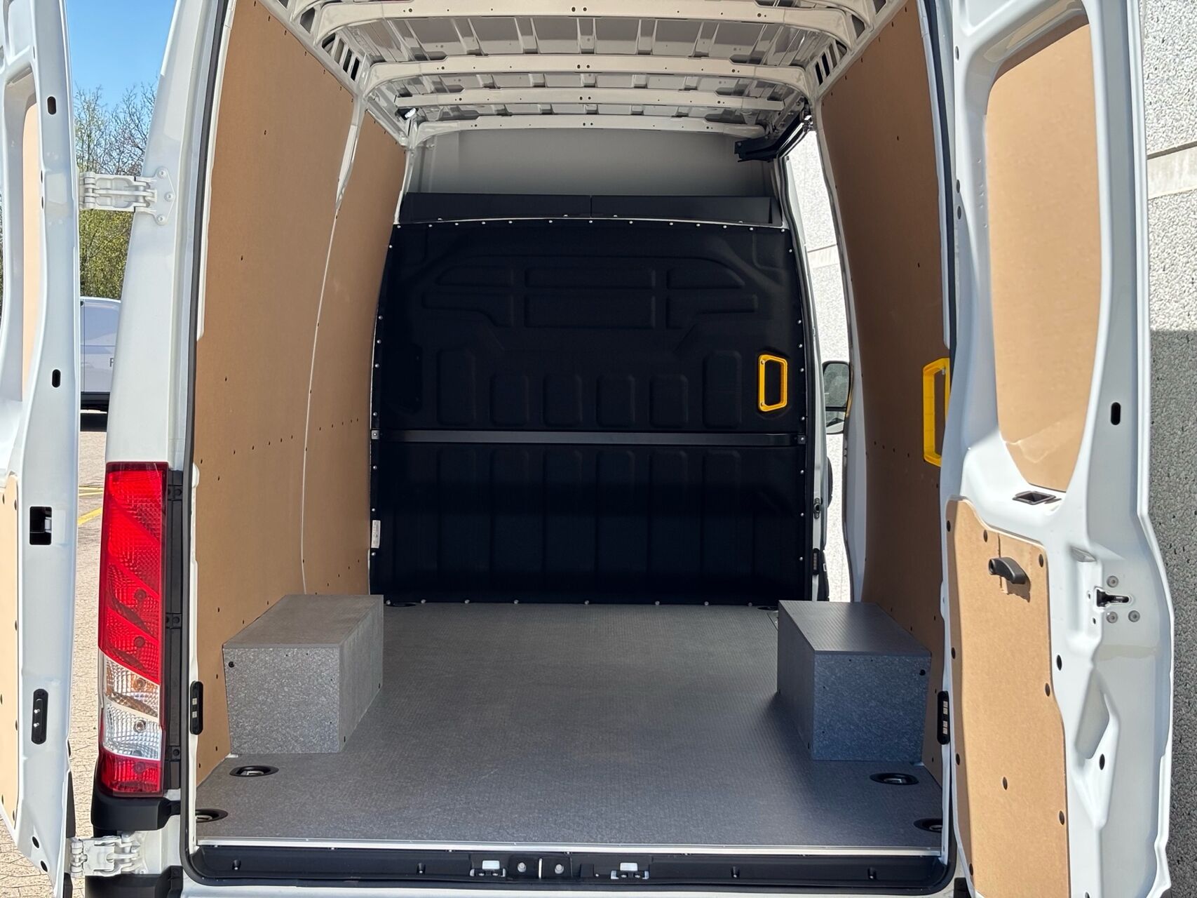 Billede af Iveco Daily 35S18 12m3 3,0 D Hi-Matic 176HK Van 8g Aut.