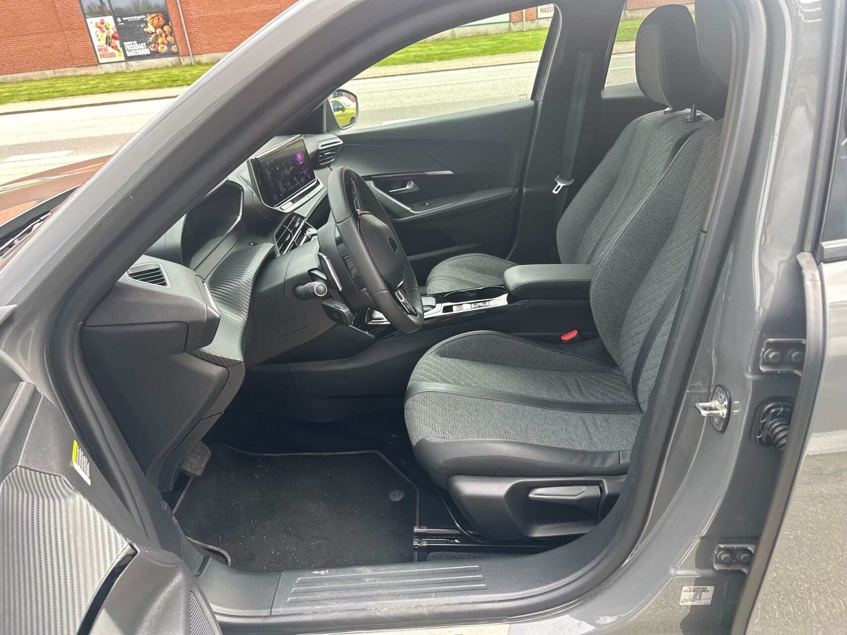 Billede af Peugeot 2008 1,2 PureTech Allure EAT8 130HK 5d 8g Aut.