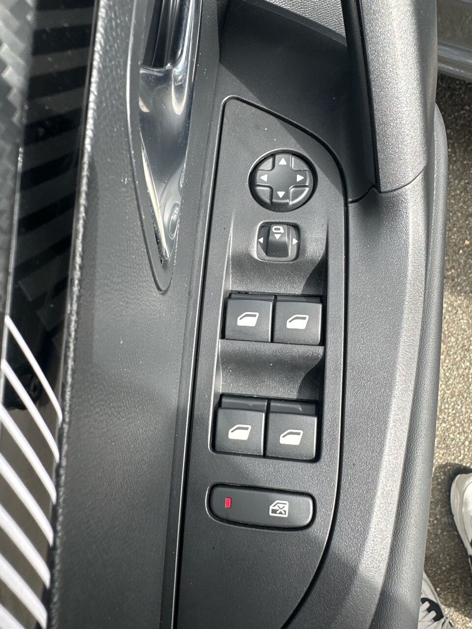 Billede af Peugeot 2008 1,2 PureTech Allure EAT8 130HK 5d 8g Aut.