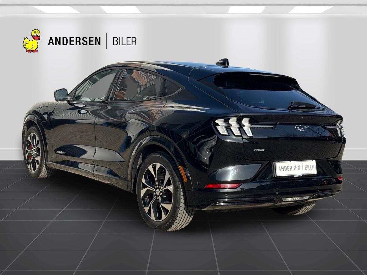 Billede af Ford Mustang Mach-E EL UR Premium AWD 351HK 5d Aut.