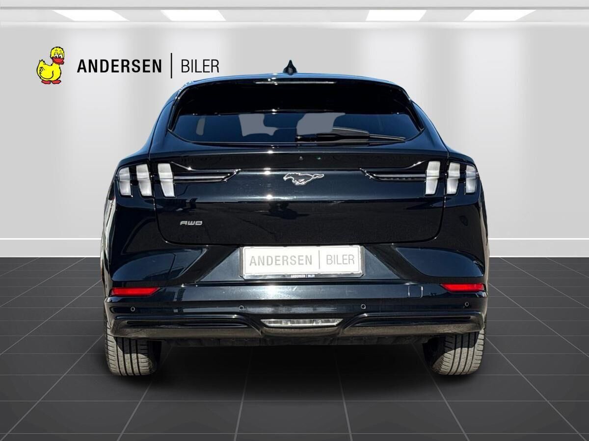 Billede af Ford Mustang Mach-E EL UR Premium AWD 351HK 5d Aut.