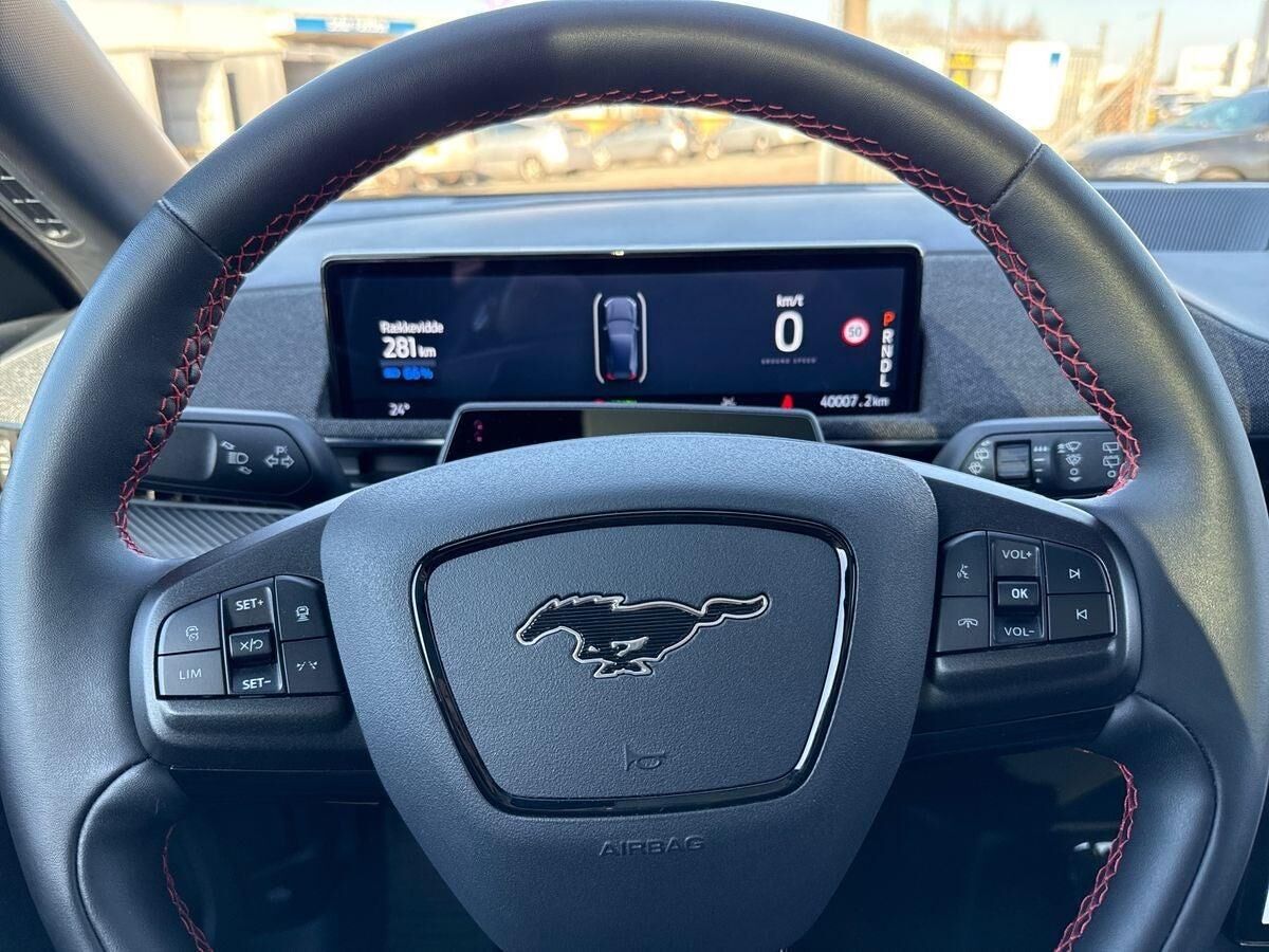 Billede af Ford Mustang Mach-E EL UR Premium AWD 351HK 5d Aut.