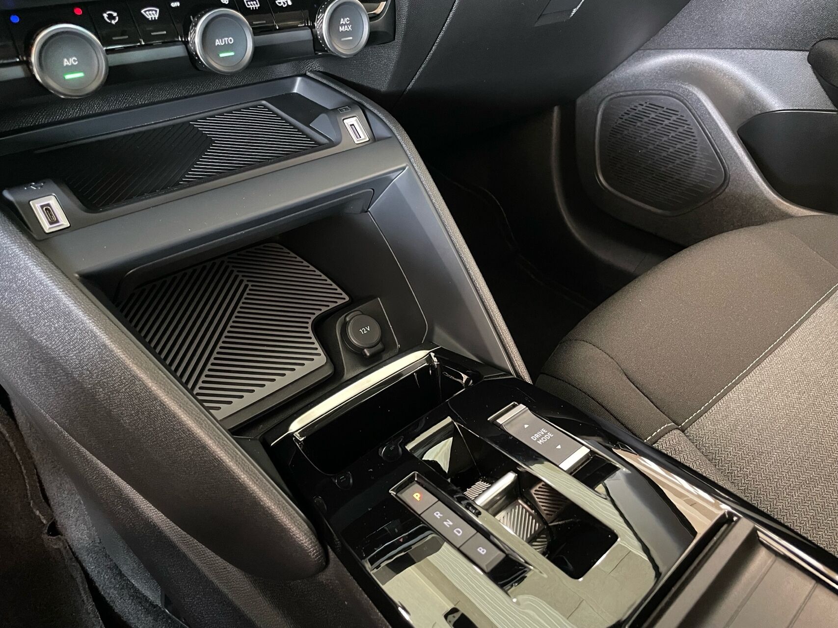 Billede af Citroën e-C4 EL You! 136HK 5d Aut.