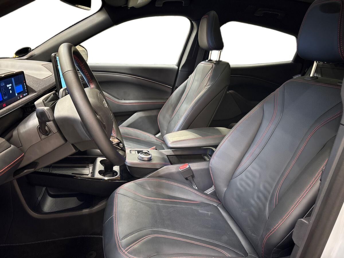 Billede af Ford Mustang Mach-E EL UR Premium AWD 351HK 5d Aut.