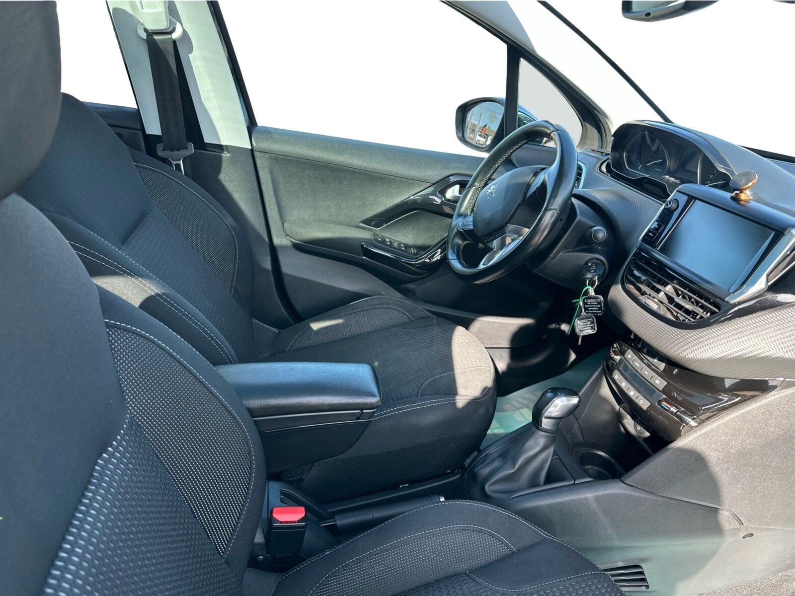 Billede af Peugeot 208 1,6 BlueHDi Allure Sky 100HK 5d