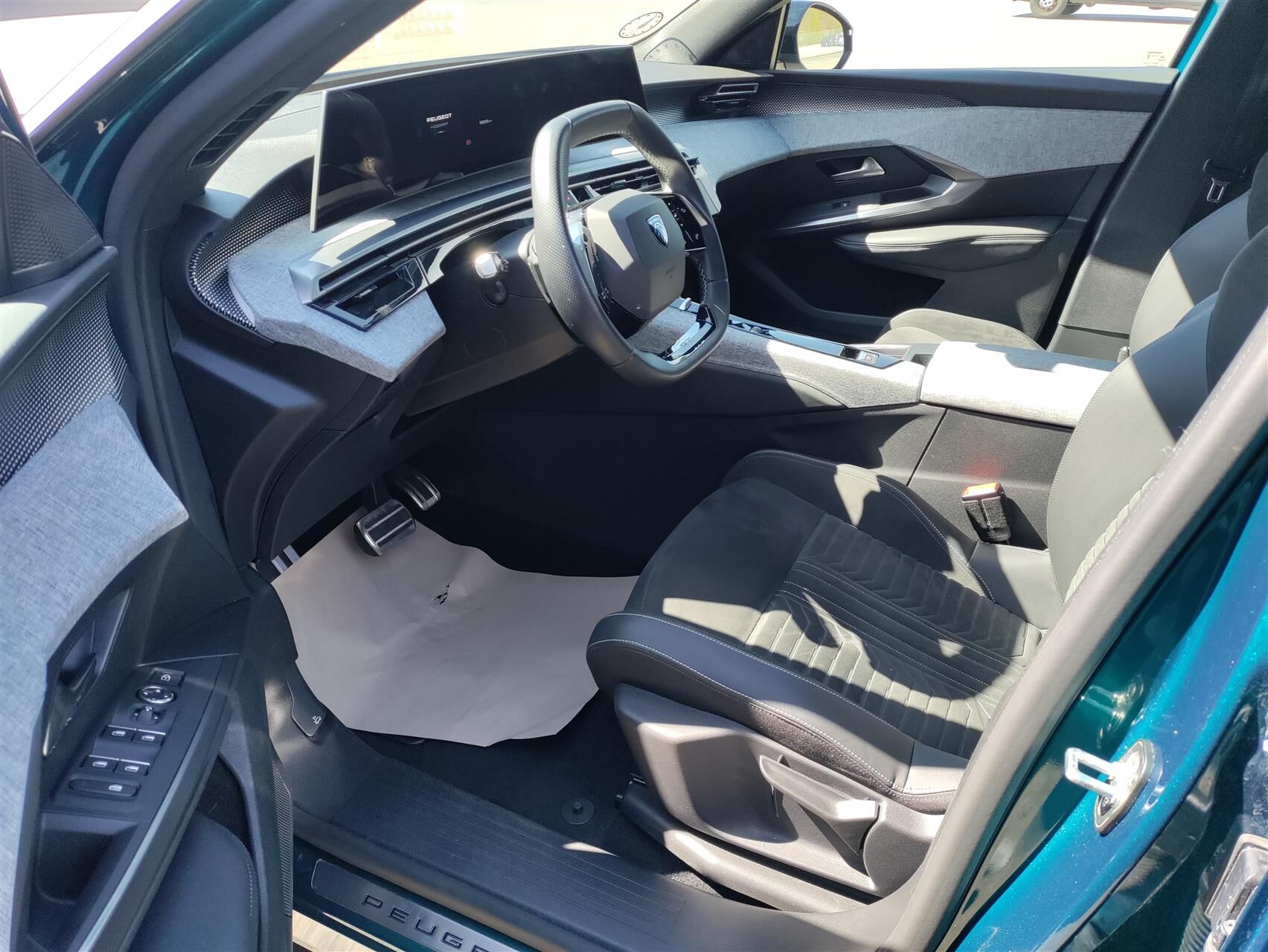 Billede af Peugeot e-3008 EL GT 210HK 5d Aut.