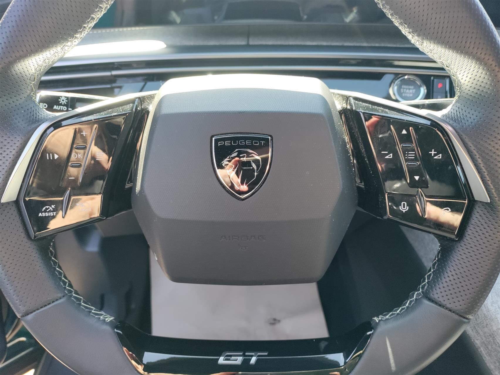 Billede af Peugeot e-3008 EL GT 210HK 5d Aut.