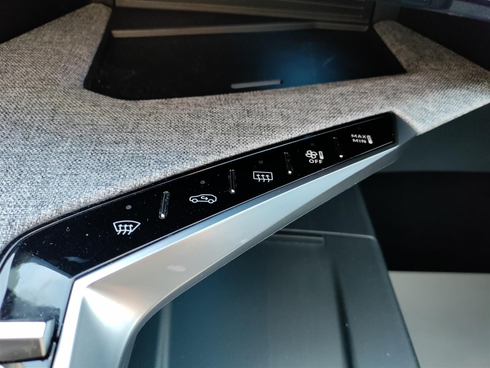 Billede af Peugeot e-3008 EL GT 210HK 5d Aut.