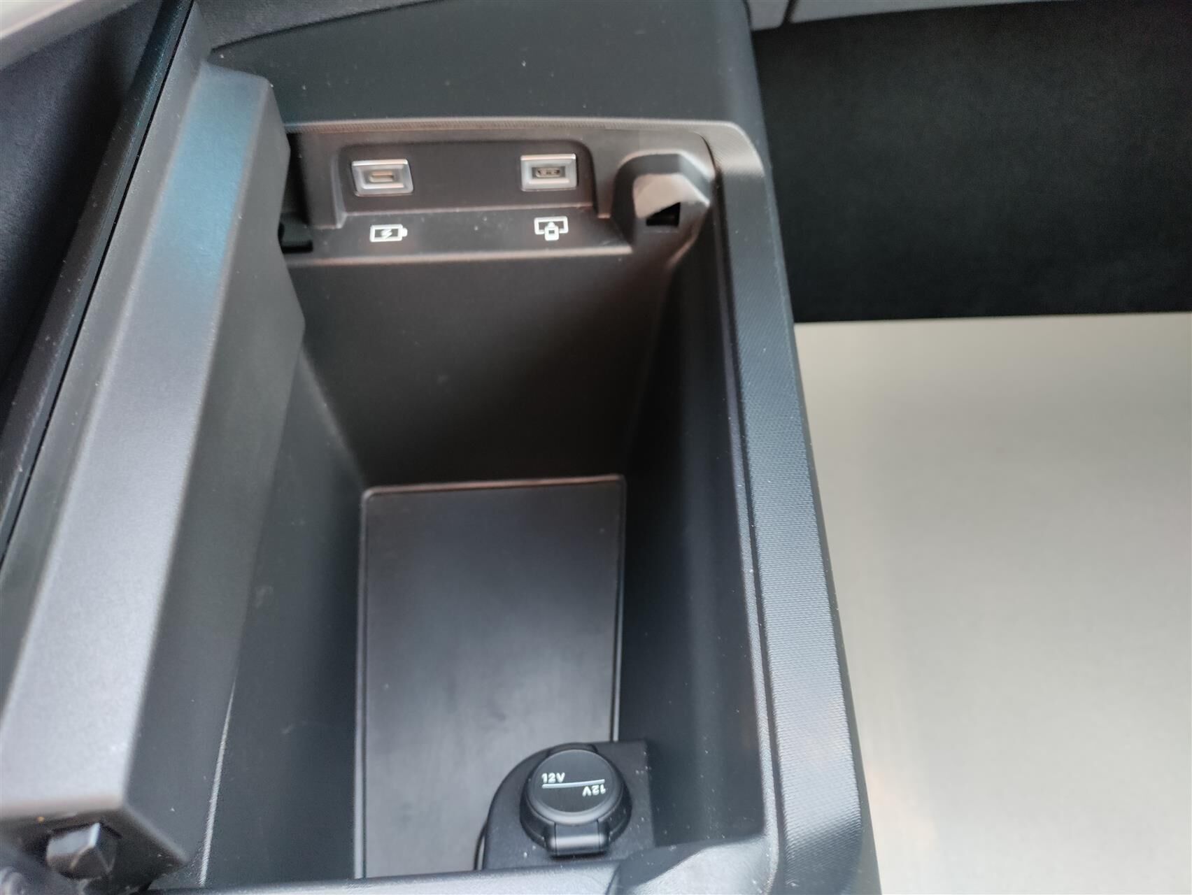 Billede af Peugeot e-3008 EL GT 210HK 5d Aut.