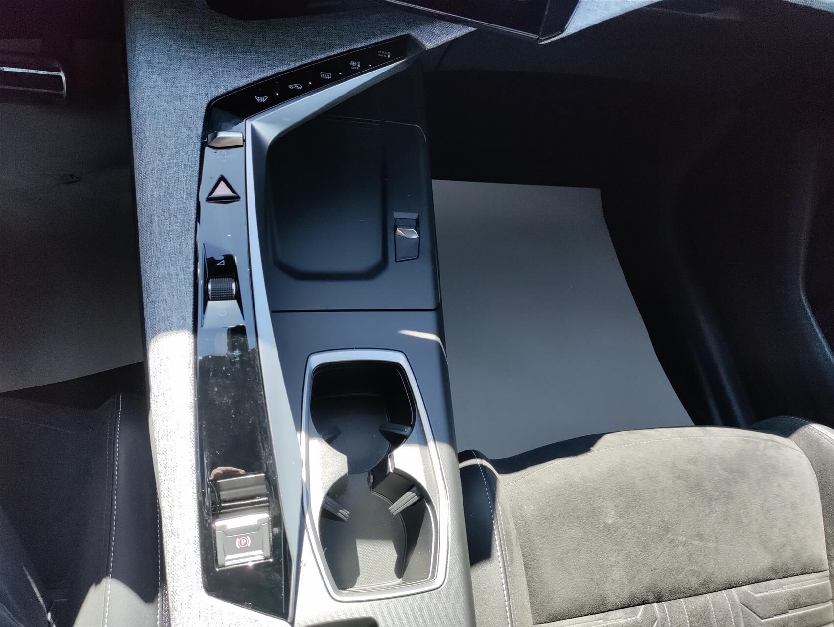 Billede af Peugeot e-3008 EL GT 210HK 5d Aut.