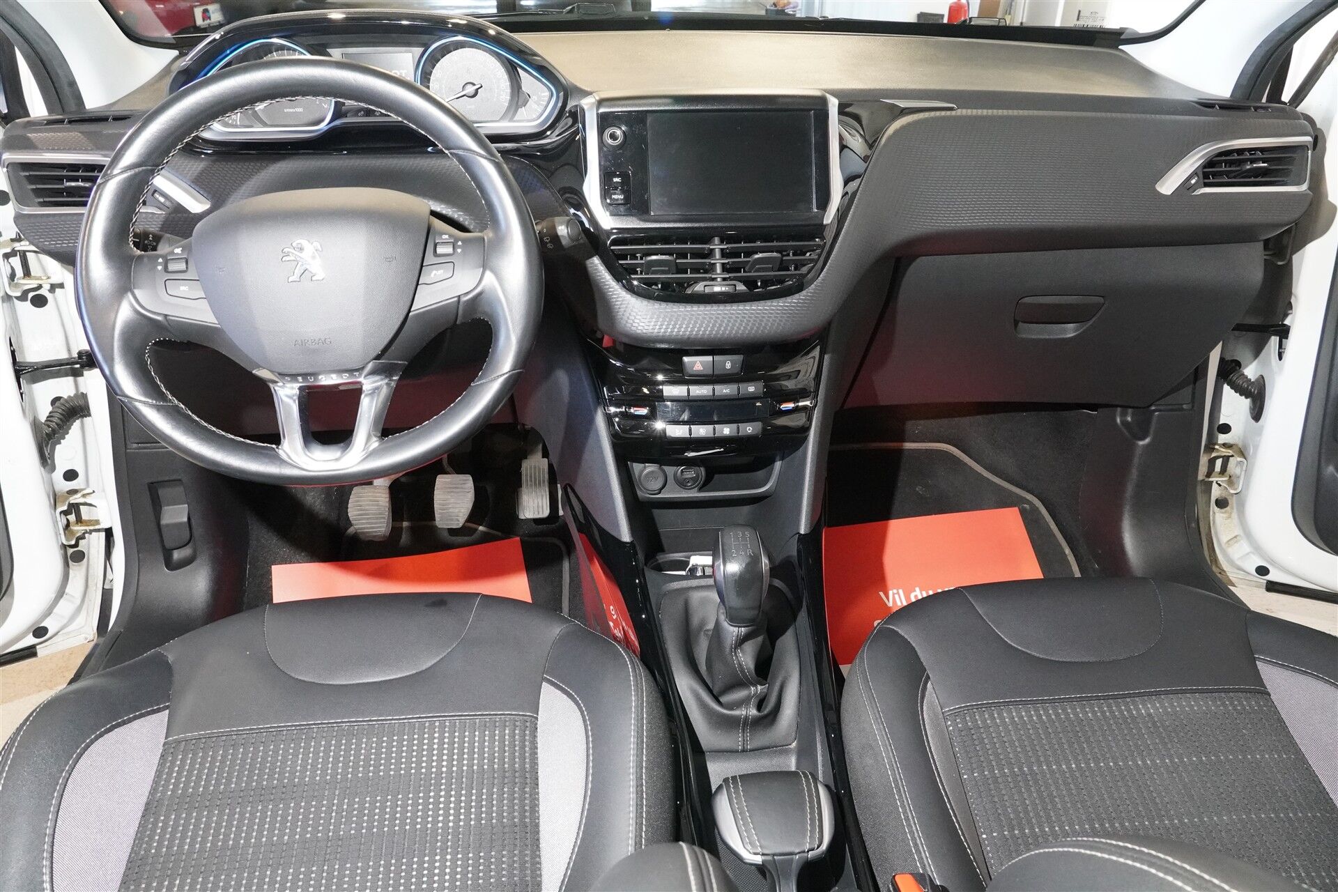 Billede af Peugeot 2008 1,2 e-THP Selection Sky 110HK 5d