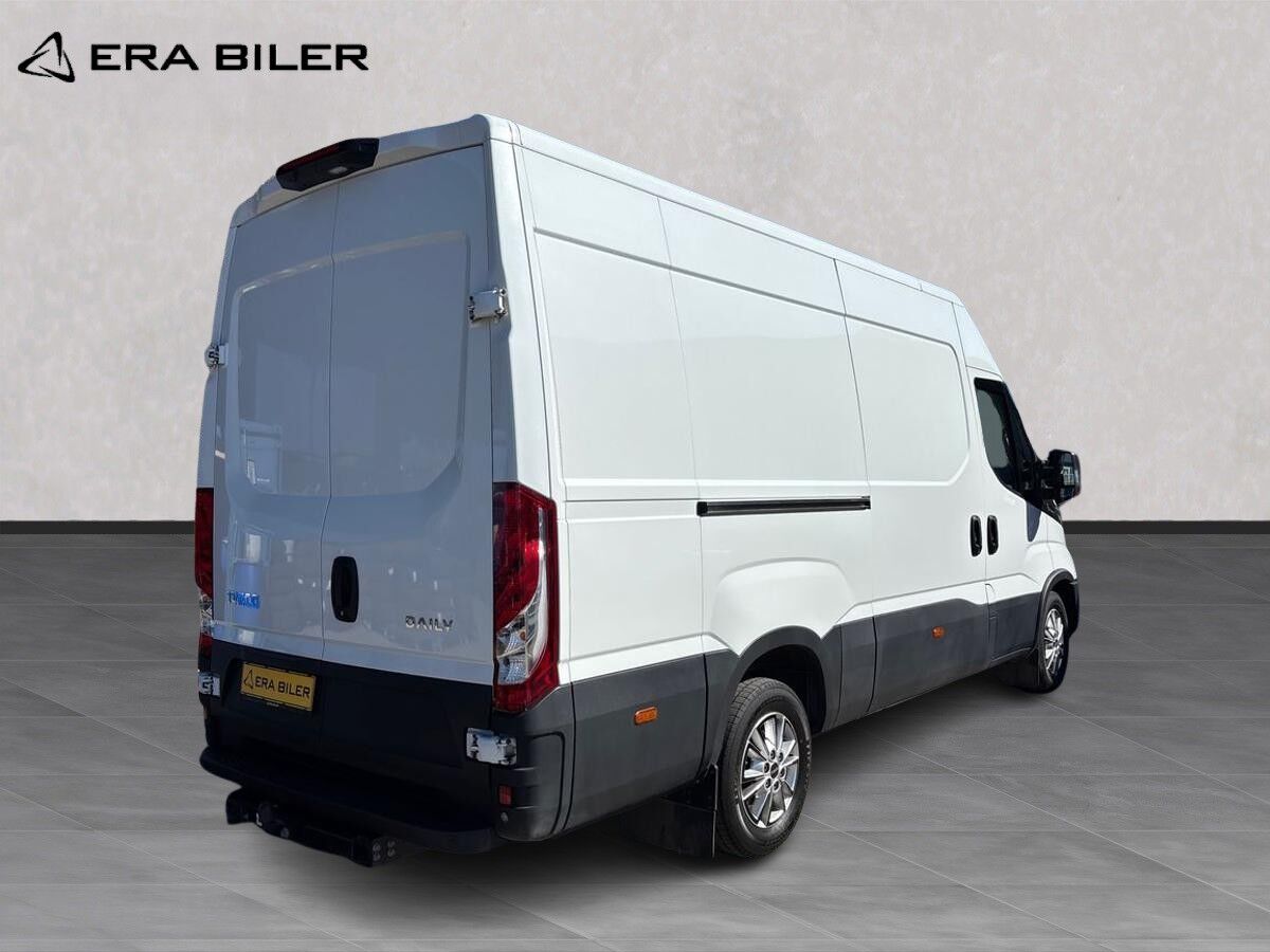 Billede af Iveco Daily 35S18 12m3 3,0 D 180HK Van 8g Aut.