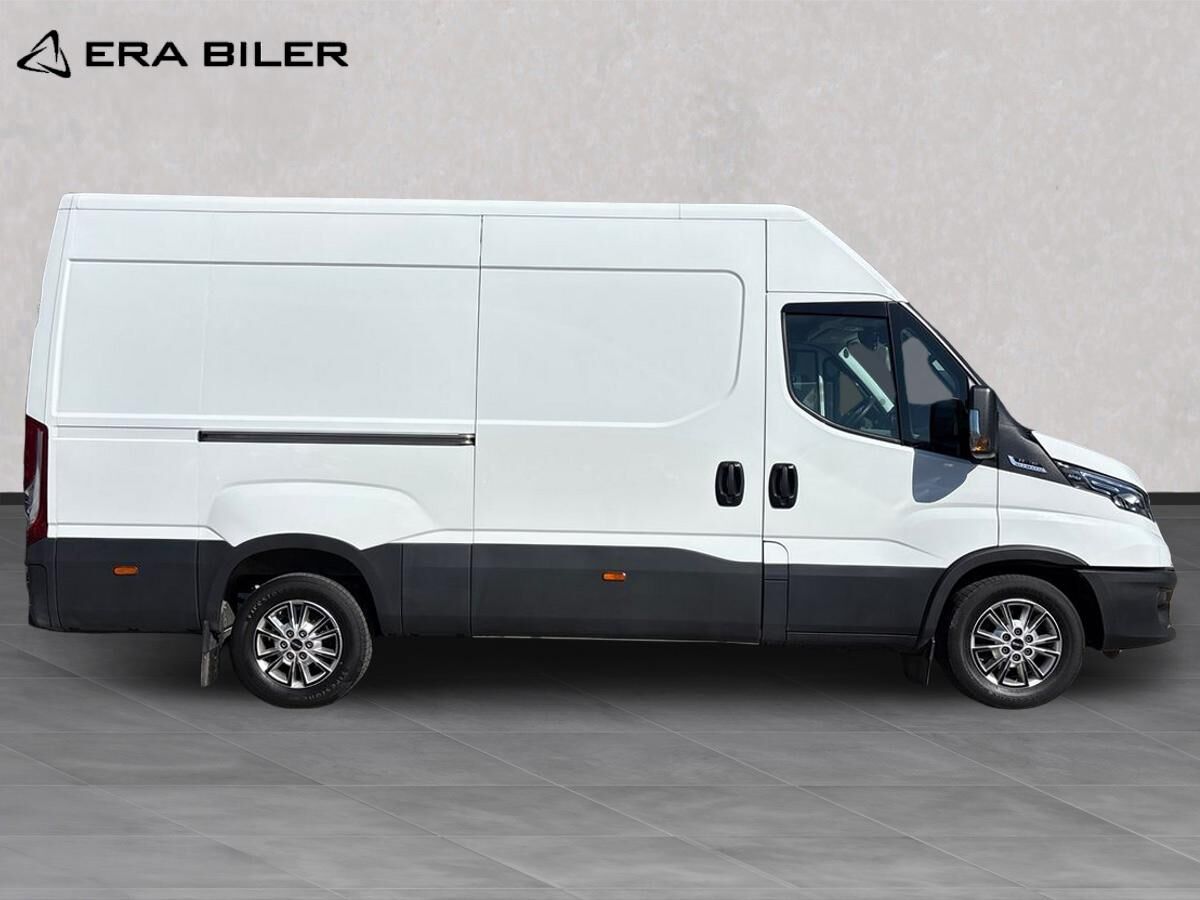 Billede af Iveco Daily 35S18 12m3 3,0 D 180HK Van 8g Aut.
