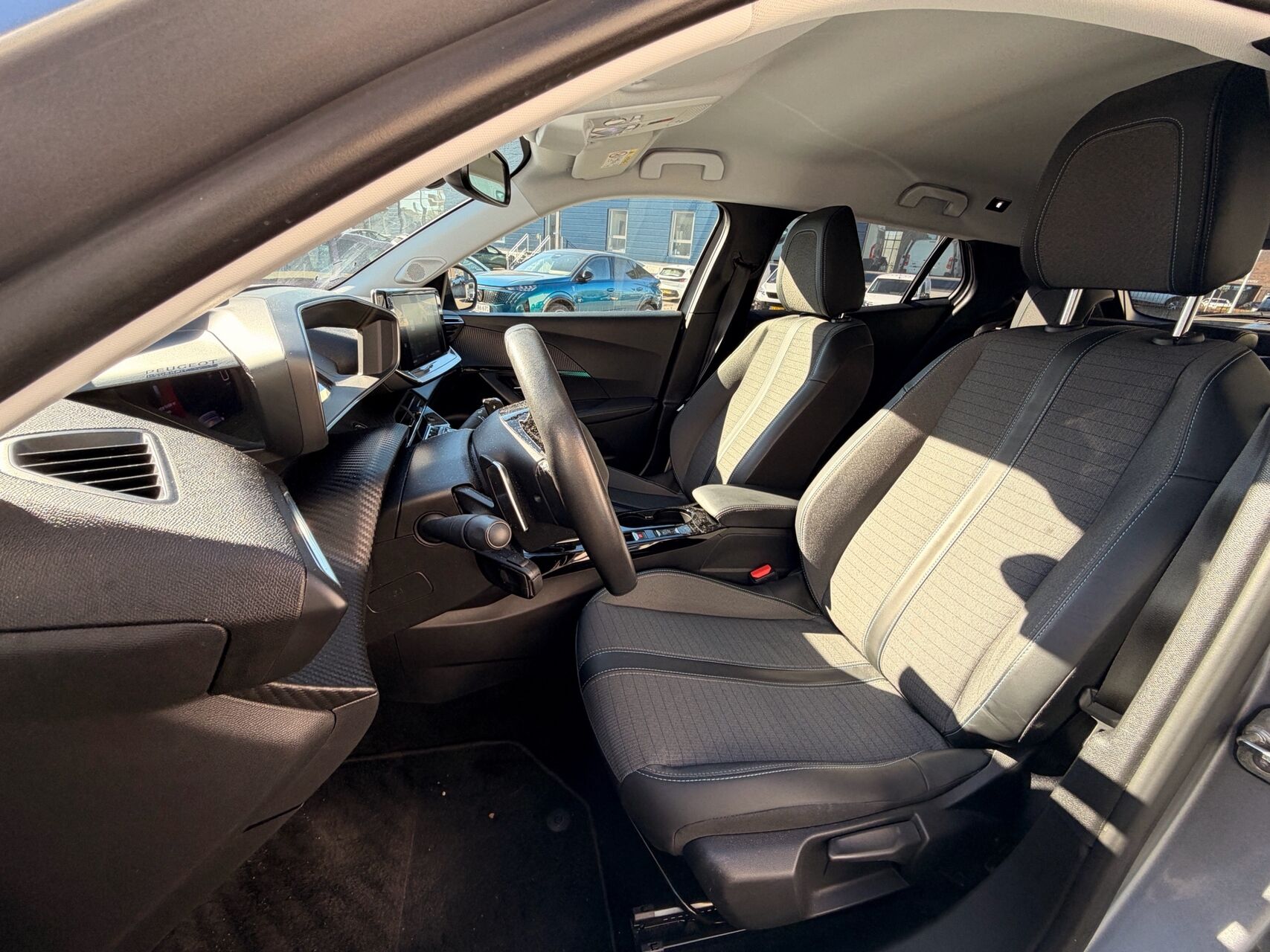 Billede af Peugeot 2008 1,2 PureTech Selection Sport EAT8 130HK 5d 8g Aut.