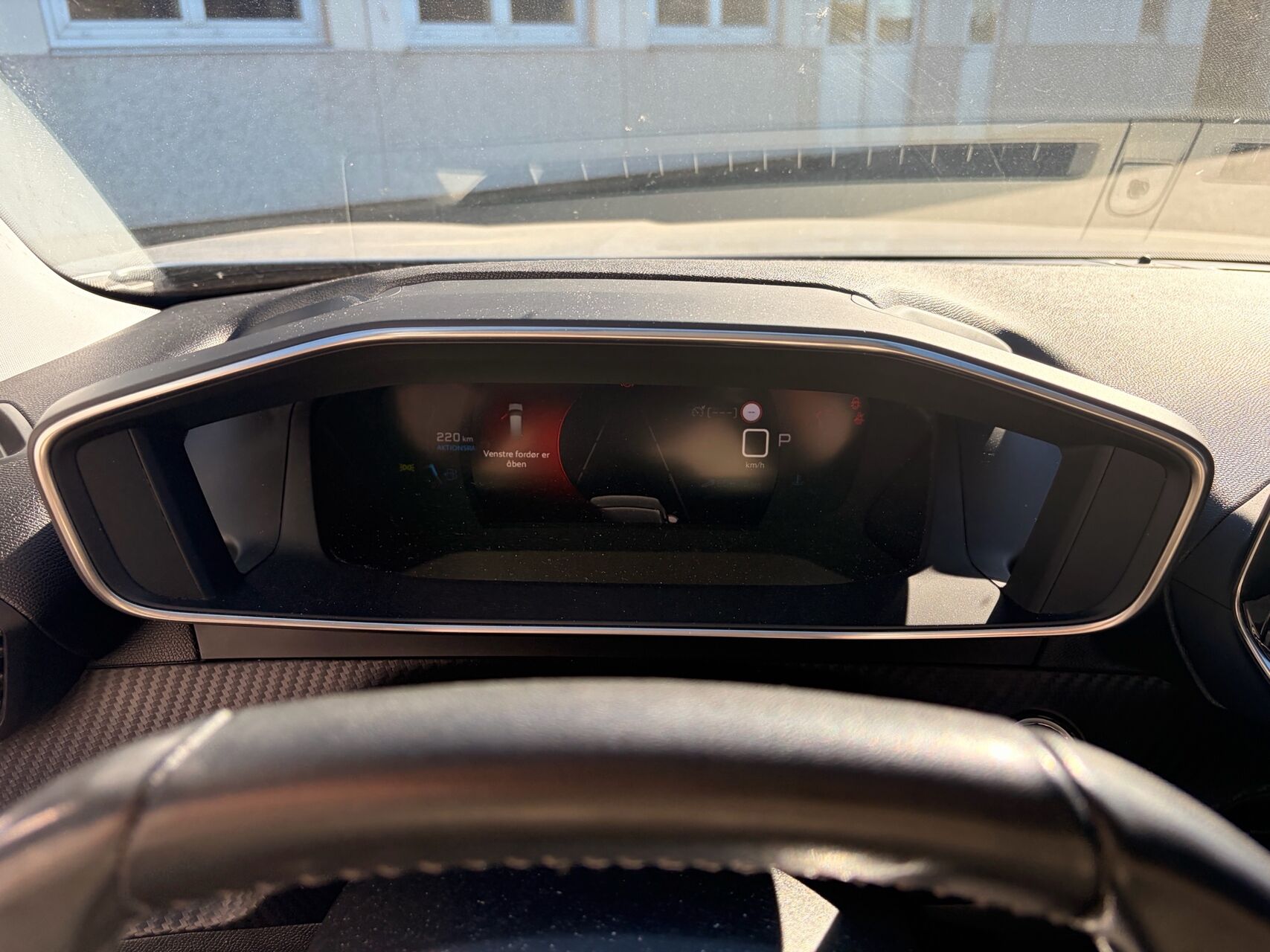 Billede af Peugeot 2008 1,2 PureTech Selection Sport EAT8 130HK 5d 8g Aut.