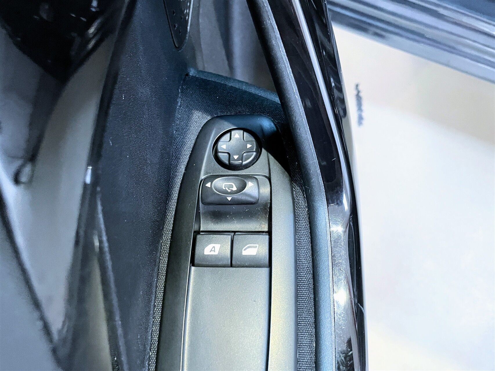 Billede af Peugeot 208 1,5 BlueHDi Signature+ 100HK 5d