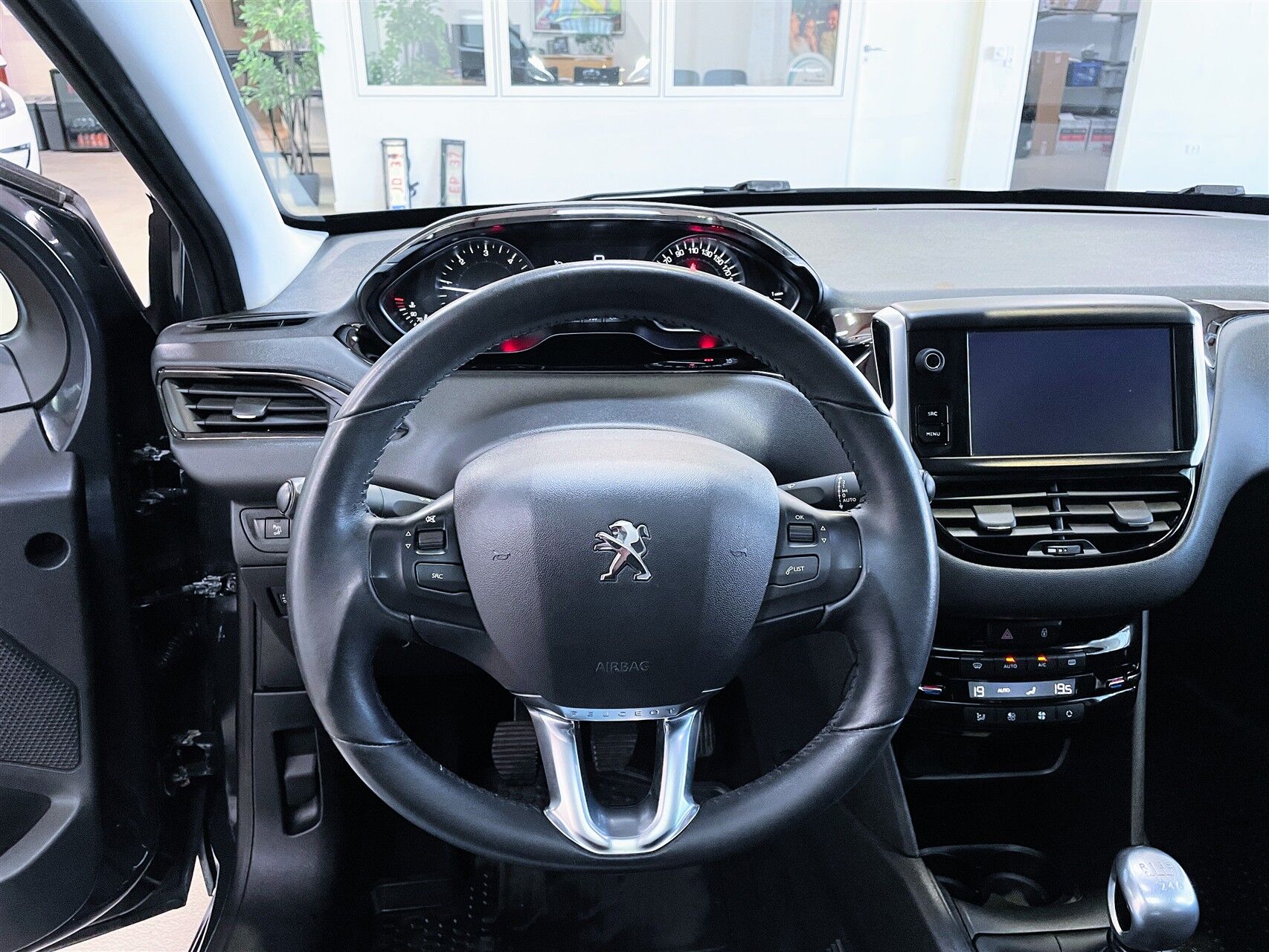 Billede af Peugeot 208 1,5 BlueHDi Signature+ 100HK 5d