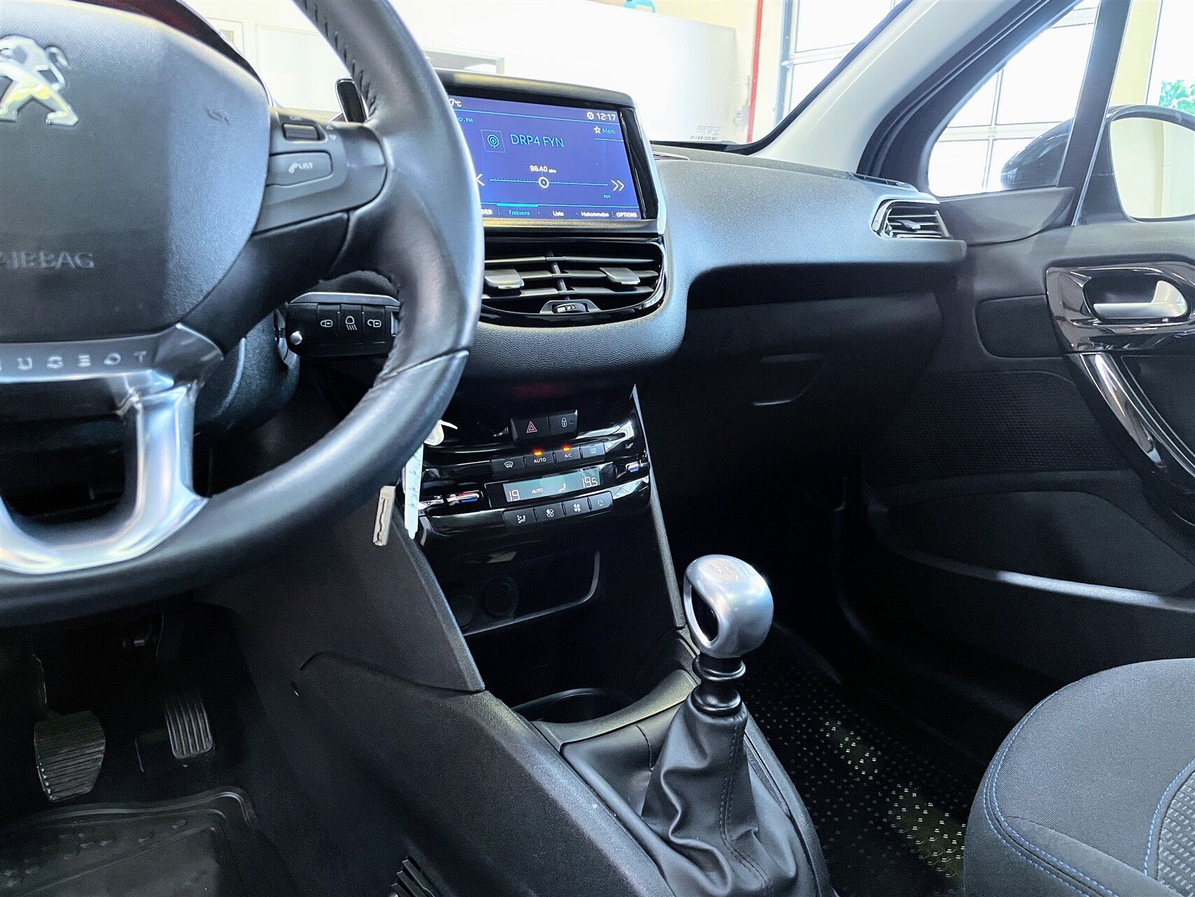 Billede af Peugeot 208 1,5 BlueHDi Signature+ 100HK 5d