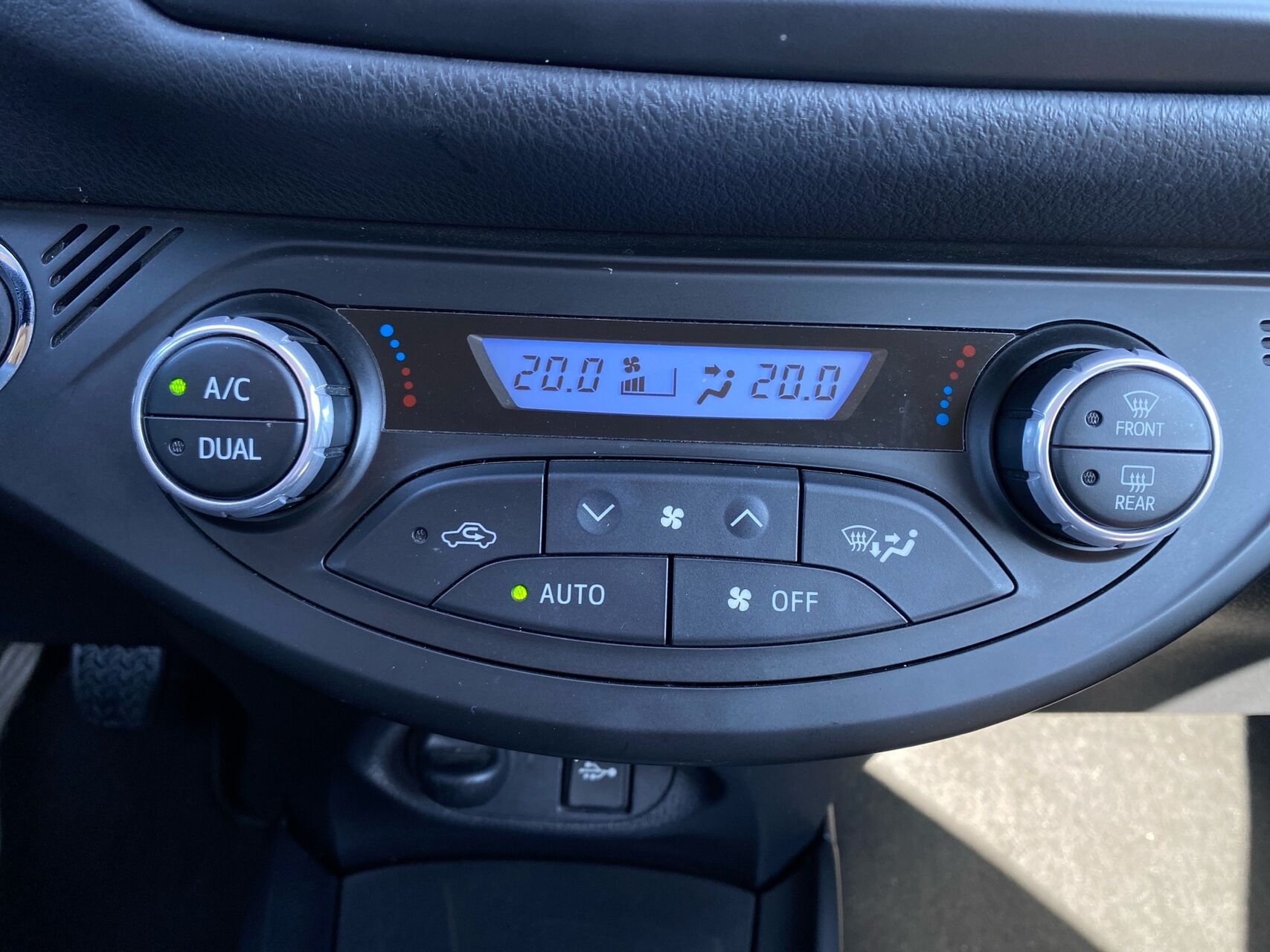 Billede af Toyota Yaris 1,5 VVT-I T2 Limited 111HK 5d 6g