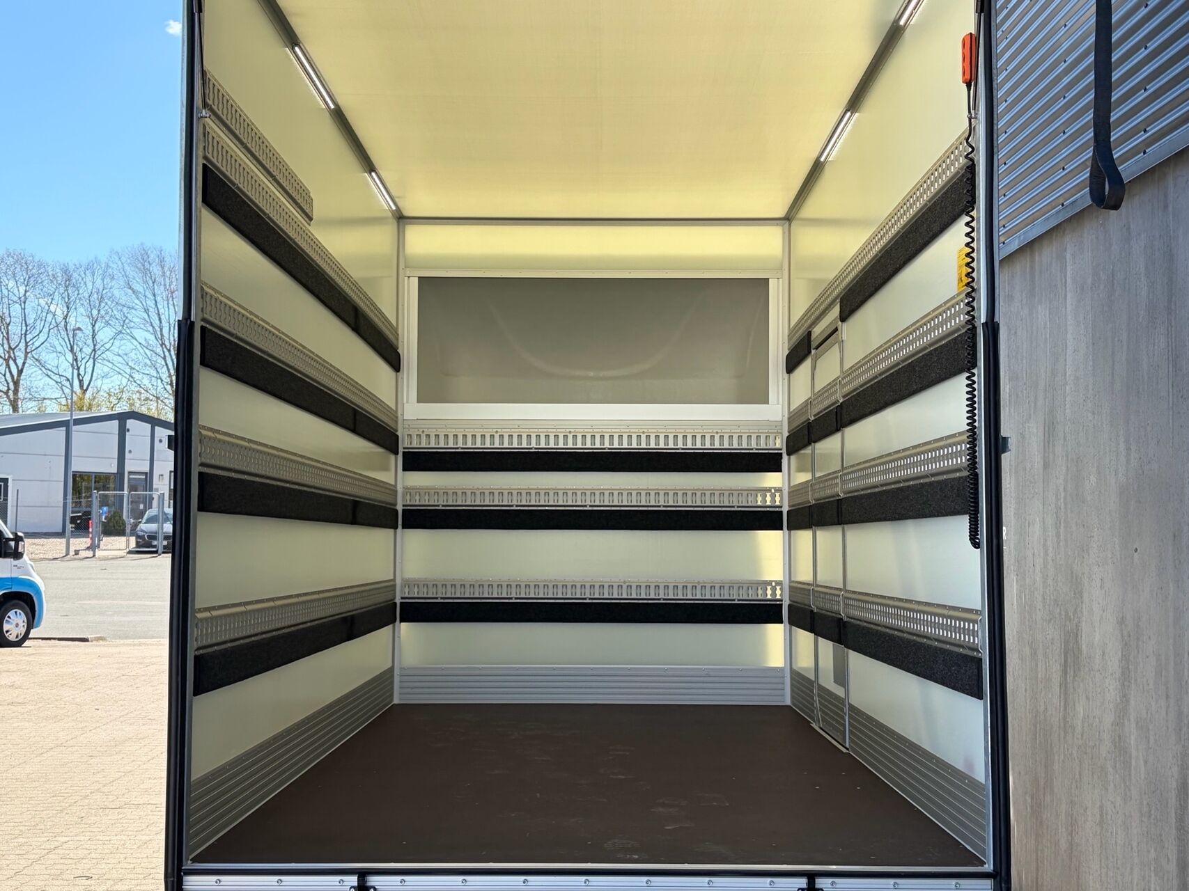 Billede af Iveco Daily 35S18 4100mm 3,0 D 180HK Ladv./Chas. Aut. 