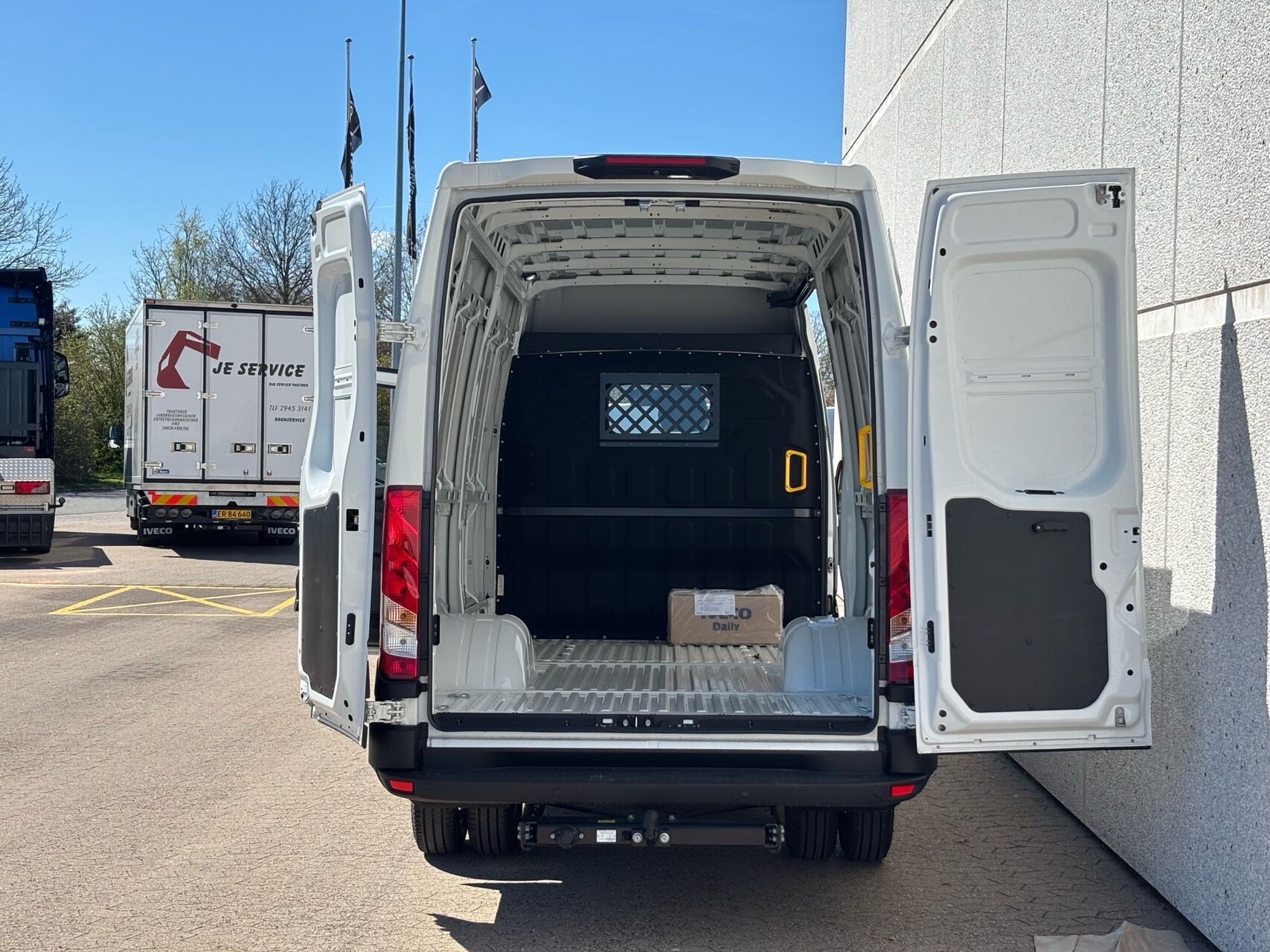 Billede af Iveco Daily 35C18 12m3 3,0 D 180HK Van 8g Aut.