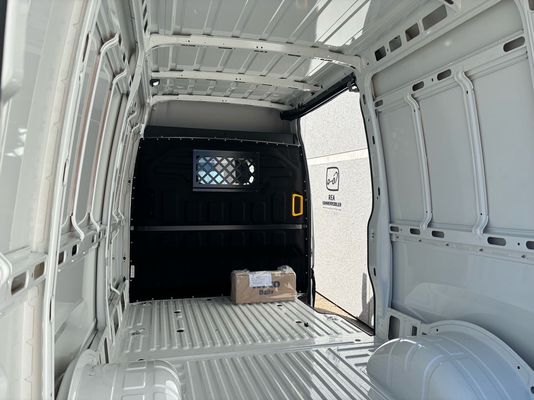 Billede af Iveco Daily 35C18 12m3 3,0 D 180HK Van 8g Aut.