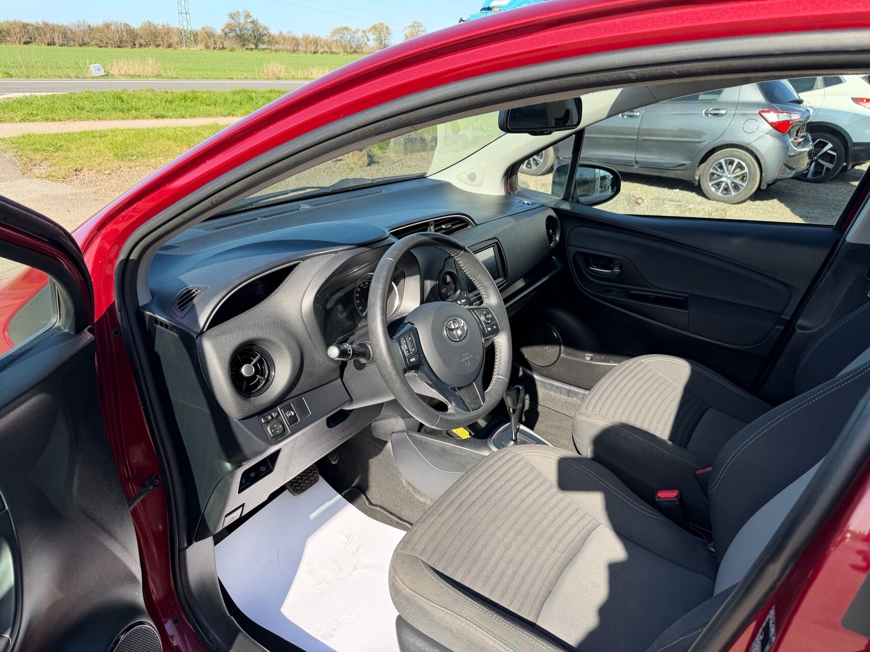 Billede af Toyota Yaris 1,5 Hybrid H3 Smartpakke E-CVT 100HK 5d Trinl. Gear