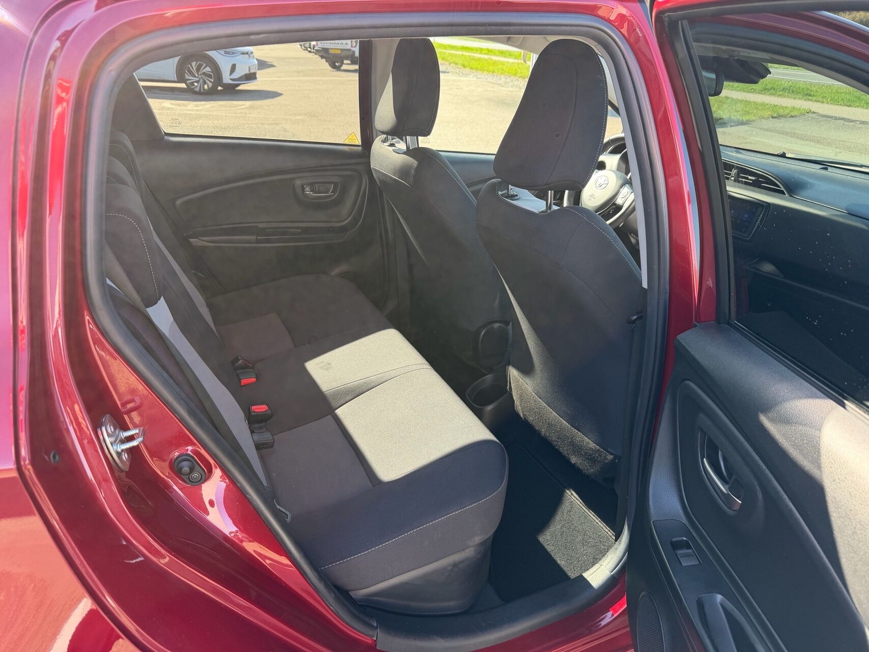 Billede af Toyota Yaris 1,5 Hybrid H3 Smartpakke E-CVT 100HK 5d Trinl. Gear