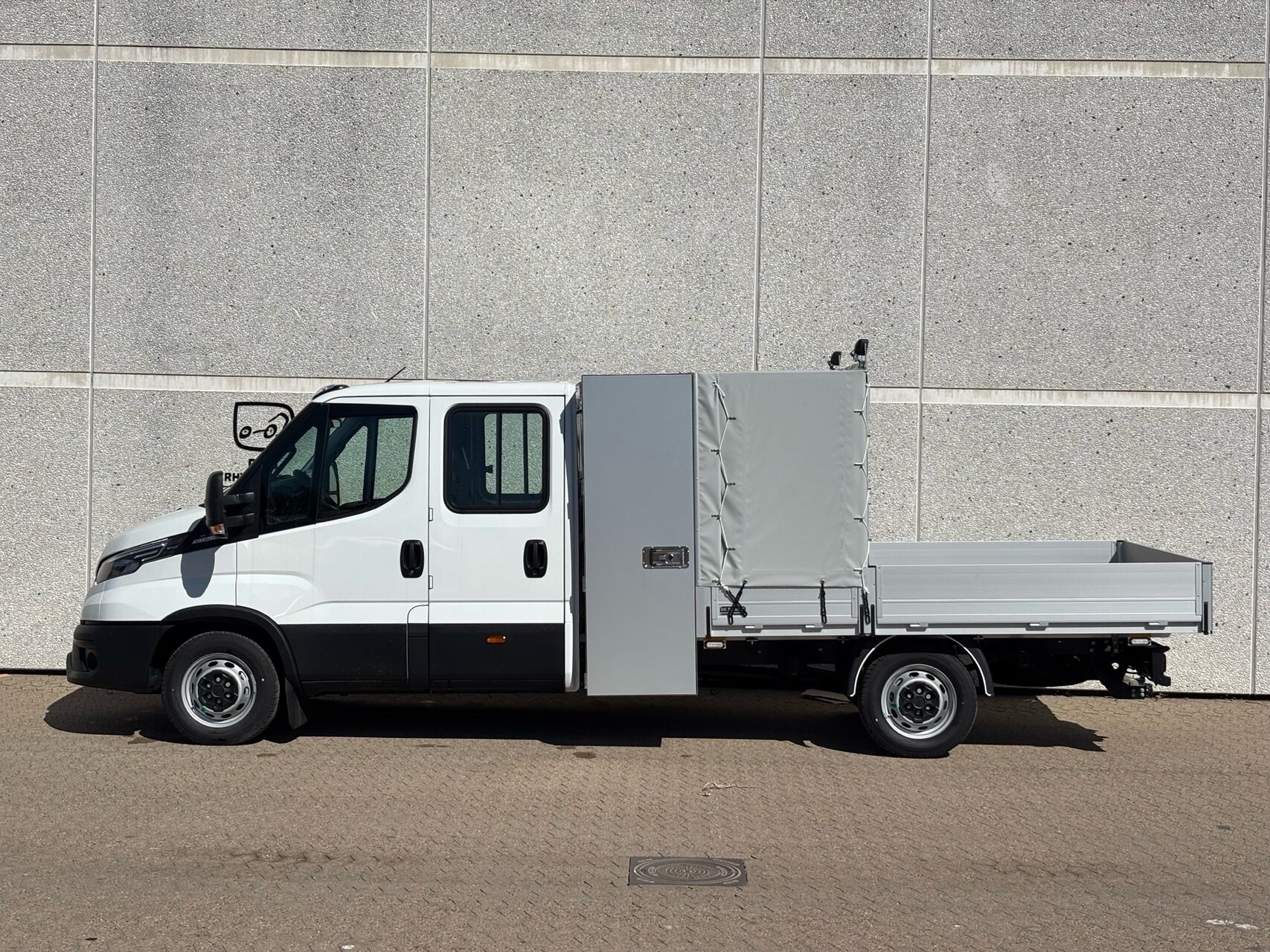 Billede af Iveco Daily 35S18 4100mm 3,0 D Hi-Matic 180HK DobKab 8g Aut.