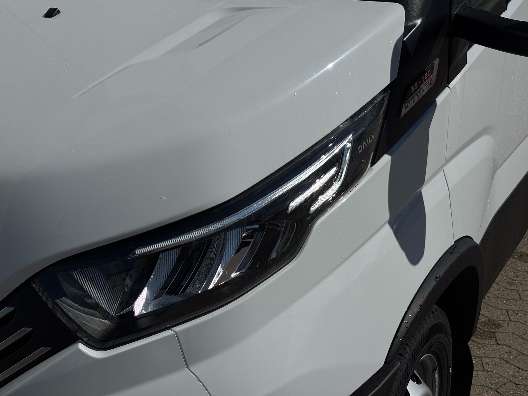 Billede af Iveco Daily 35S18 4100mm 3,0 D Hi-Matic 180HK DobKab 8g Aut.