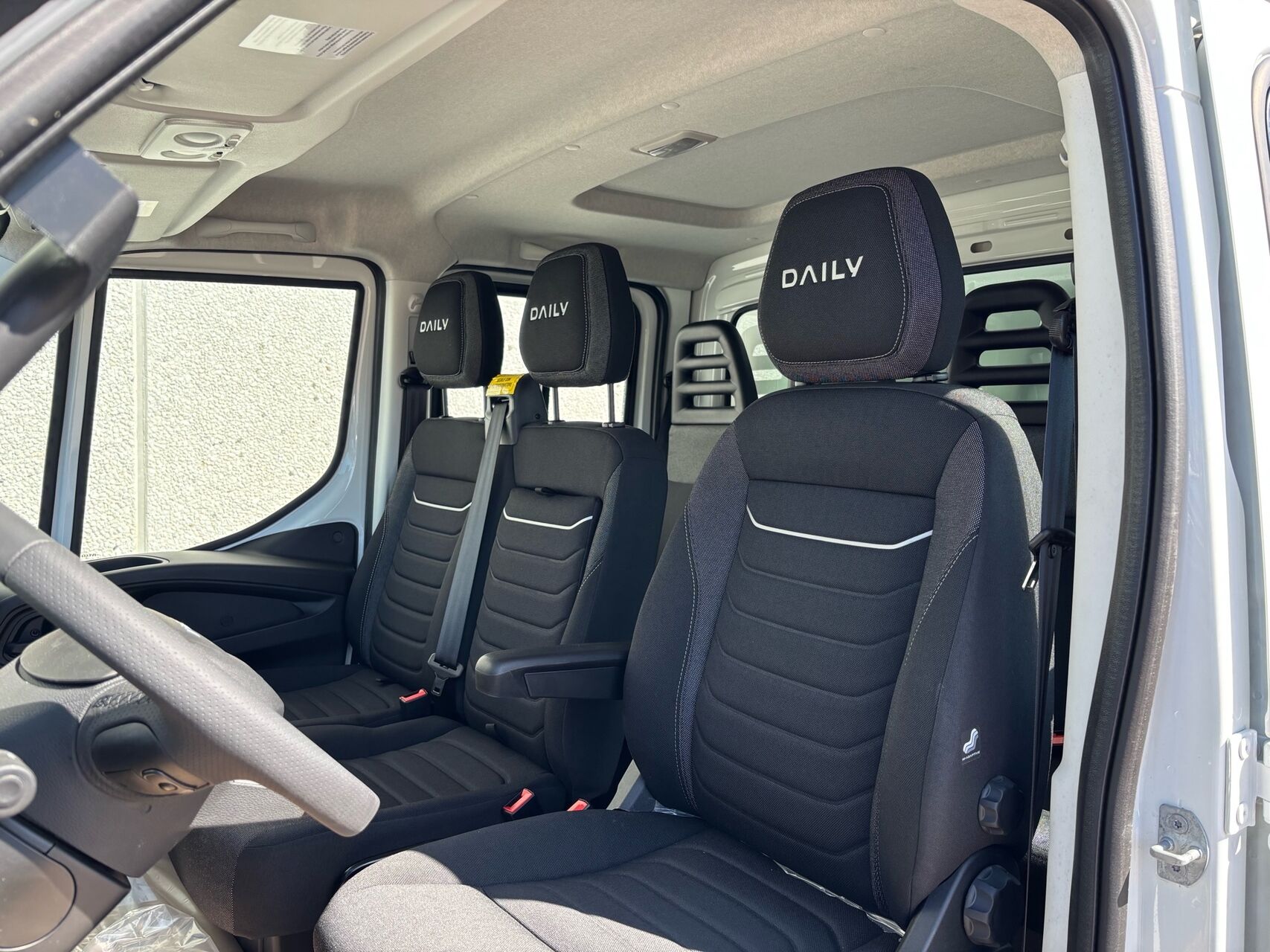 Billede af Iveco Daily 35S18 4100mm 3,0 D Hi-Matic 180HK DobKab 8g Aut.