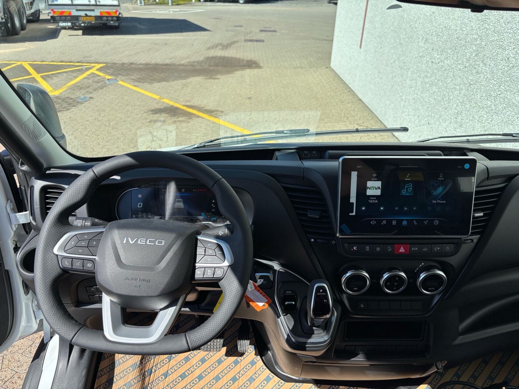 Billede af Iveco Daily 35S18 4100mm 3,0 D Hi-Matic 180HK DobKab 8g Aut.