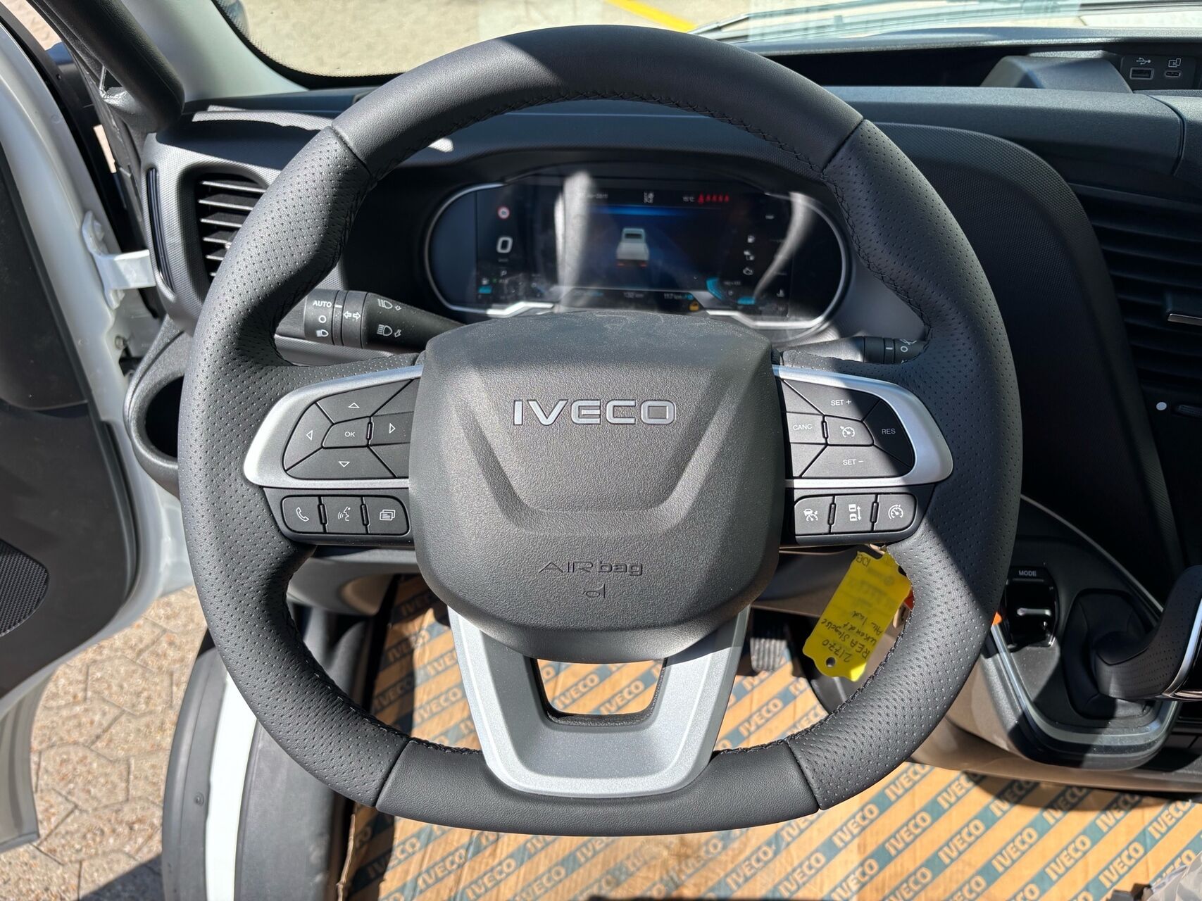 Billede af Iveco Daily 35S18 4100mm 3,0 D Hi-Matic 180HK DobKab 8g Aut.