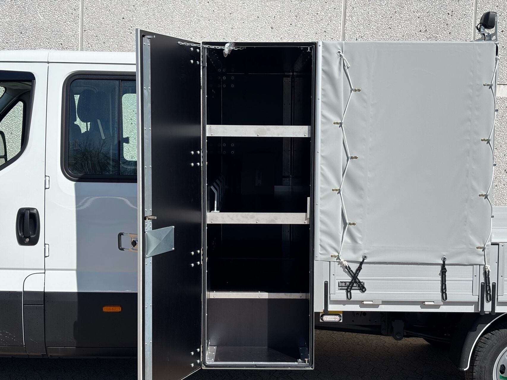 Billede af Iveco Daily 35S18 4100mm 3,0 D Hi-Matic 180HK DobKab 8g Aut.